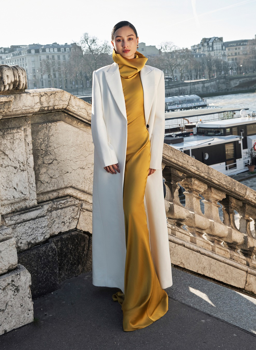 Paltoanele lungi și luxoase sunt „salvatoare” atunci când Nordul devine rece - Fotografia 11. Áo khoác dài sang trọng là 'cứu tinh' khi miền Bắc trở lạnh sâu- Ảnh 11.