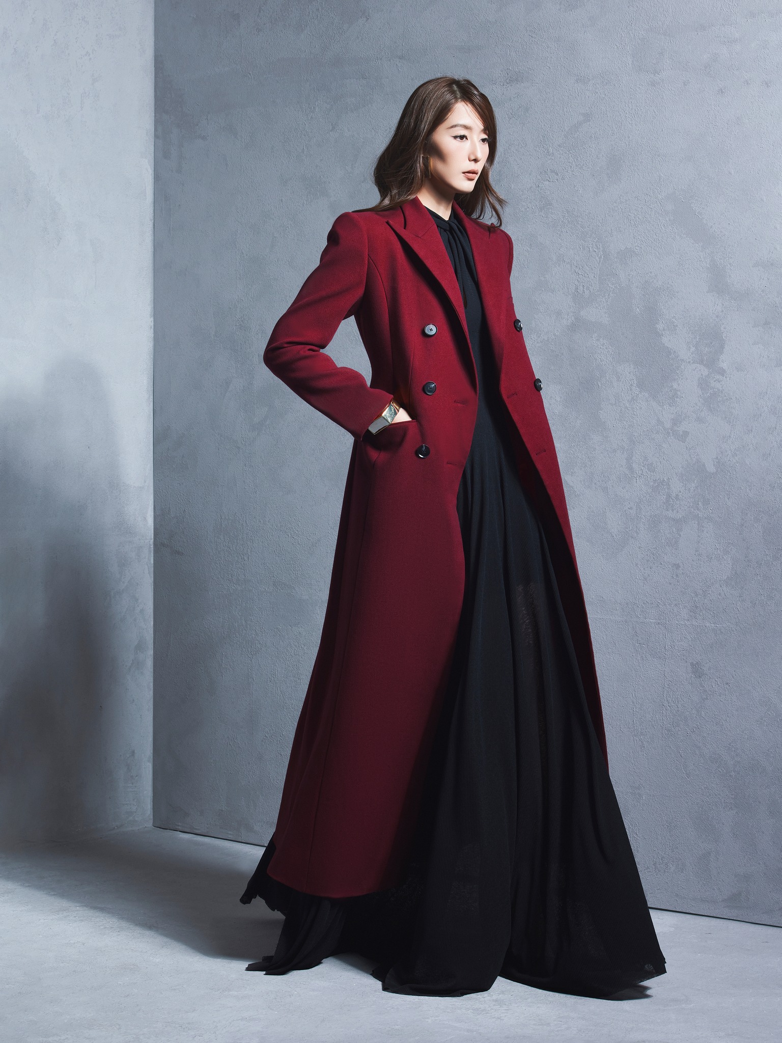 Paltoanele lungi și luxoase sunt „salvatoare” atunci când Nordul devine rece - Fotografia 8. Áo khoác dài sang trọng là 'cứu tinh' khi miền Bắc trở lạnh sâu- Ảnh 8.