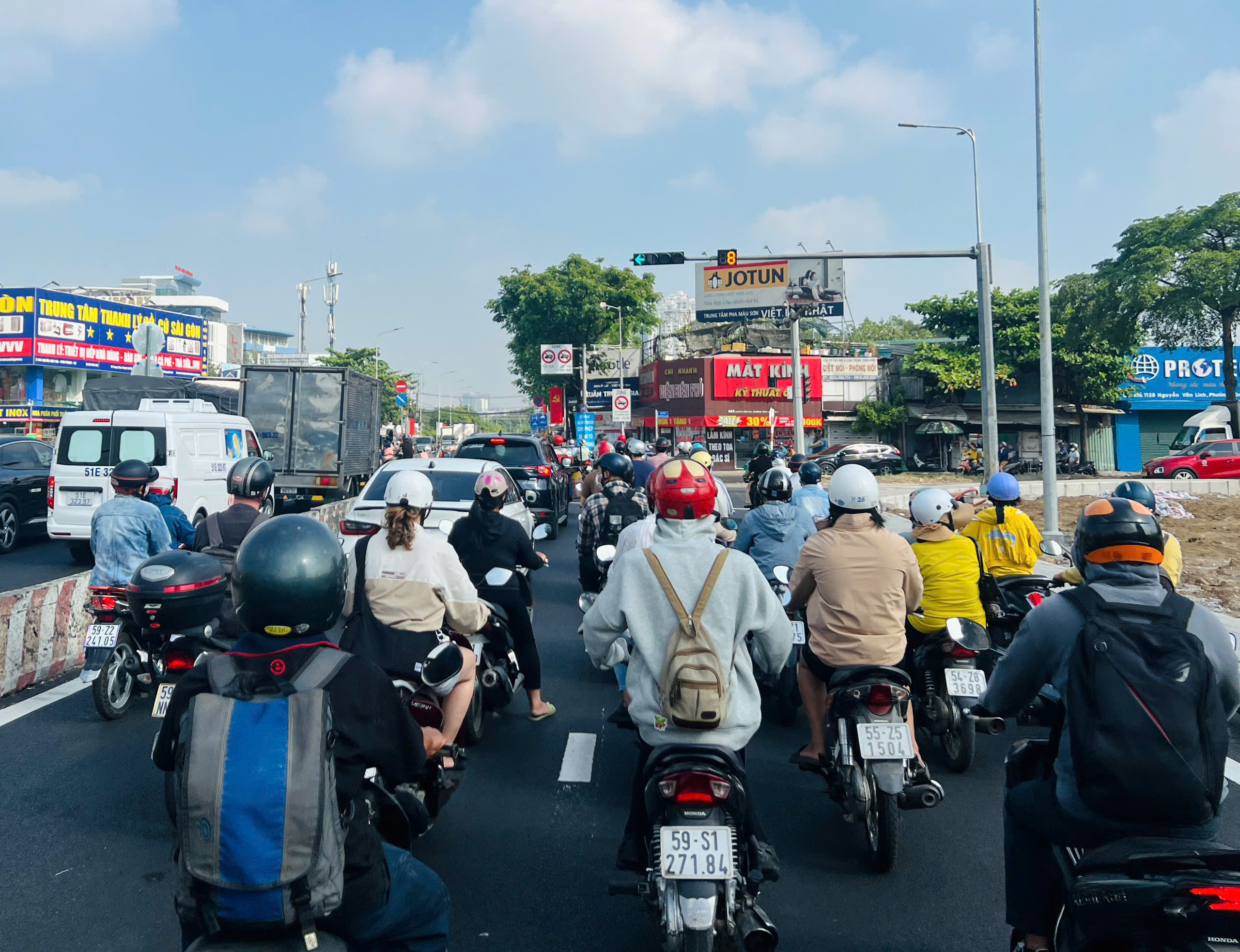 Nút giao lớn nhất khu Nam TP.HCM đã thông, sao đường vẫn chưa thoáng?- Ảnh 2.