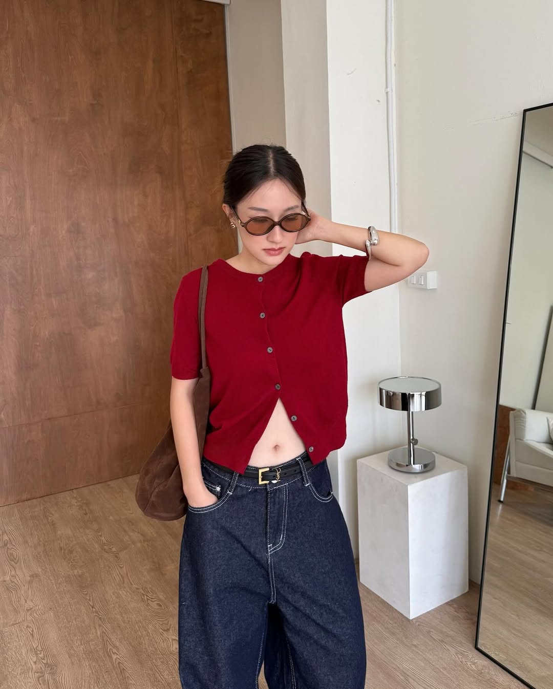 Cardigan deixa o dia a dia com um visual luxuoso - Foto 5. Áo cardigan khiến vẻ ngoài đời thường trở nên sang trọng- Ảnh 5.