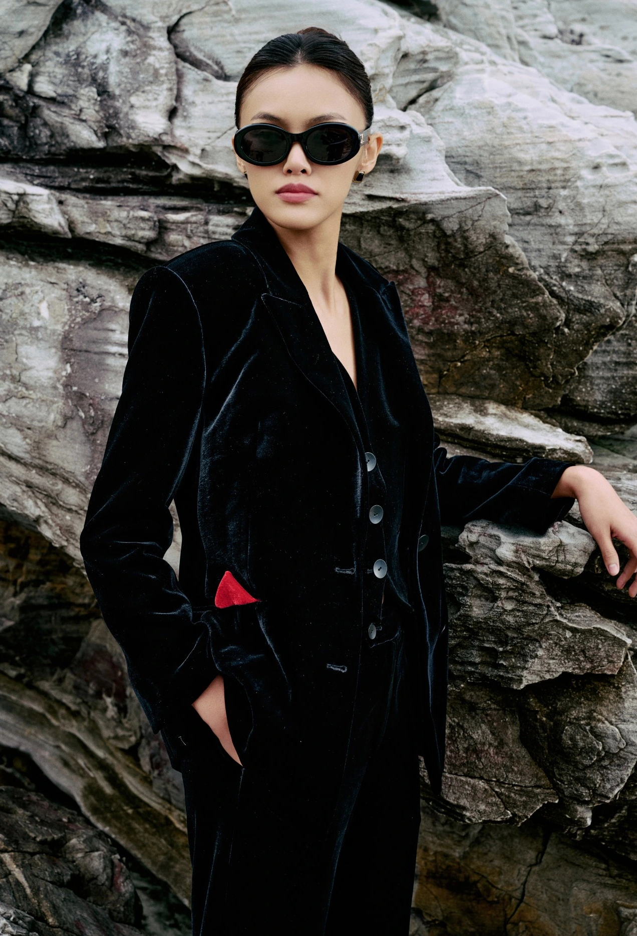 De volta ao escritório na primavera com o estilo Power - Foto 5. Trở lại văn phòng ngày xuân với phong cách Power dressing- Ảnh 5.