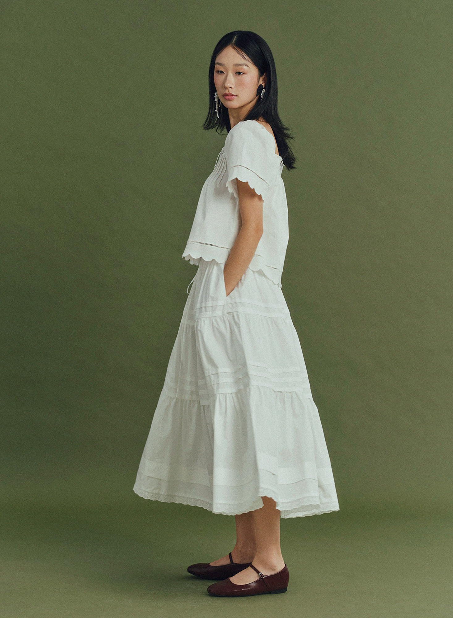 美しく、優しく、贅沢でありながら快適な柄のリネンドレス - 写真 9。 Đẹp dịu dàng, sang trọng mà vẫn thoải mái với váy suông linen họa tiết- Ảnh 9.