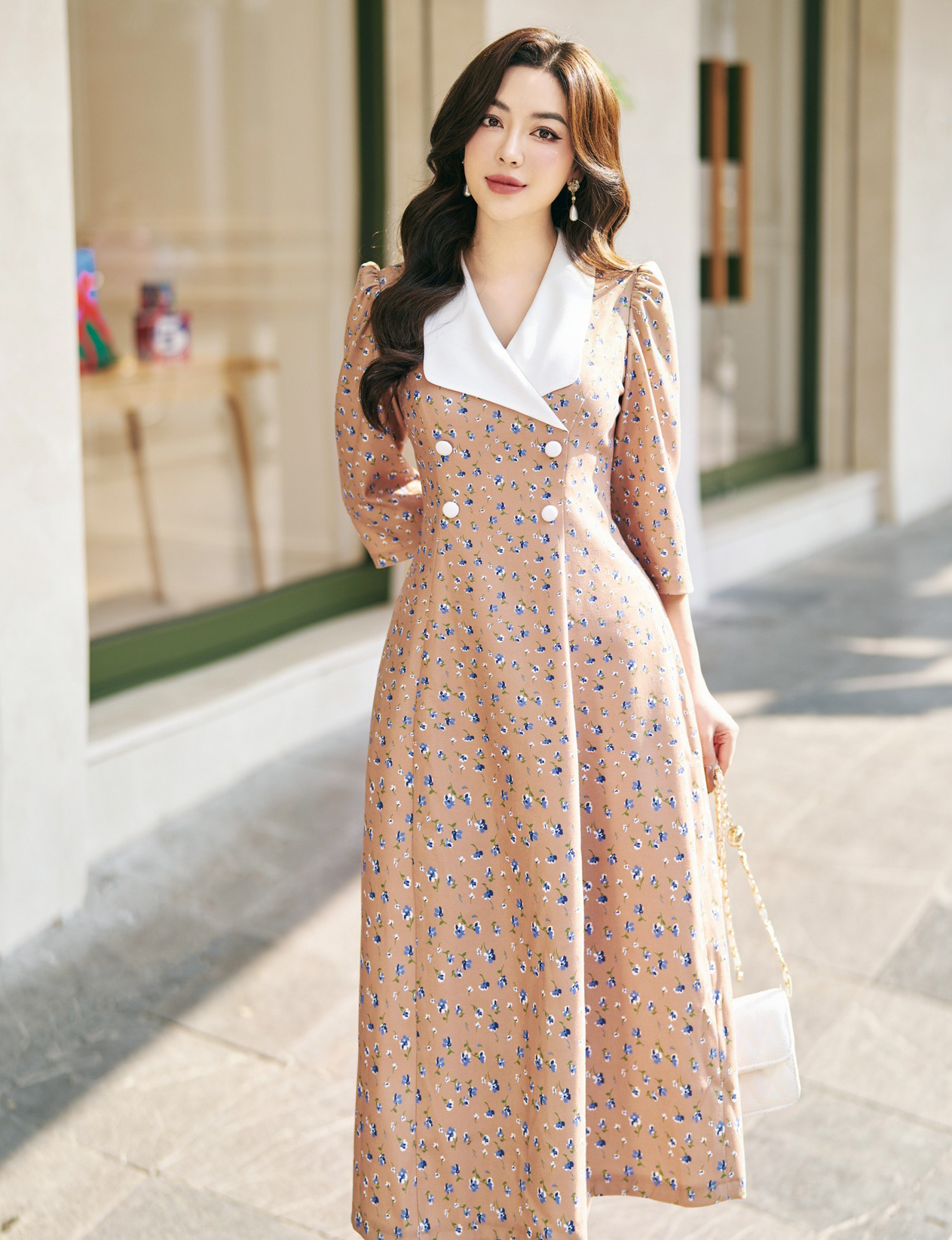 美しく、優しく、贅沢でありながら快適な柄リネンドレス - 写真 3。 Đẹp dịu dàng, sang trọng mà vẫn thoải mái với váy suông linen họa tiết- Ảnh 3.
