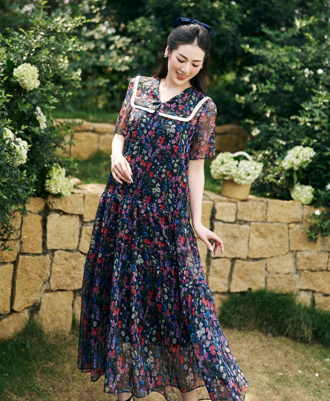 美しく、優しく、贅沢でありながら快適な柄リネンドレス - 写真 1。 Đẹp dịu dàng, sang trọng mà vẫn thoải mái với váy suông linen họa tiết- Ảnh 1.