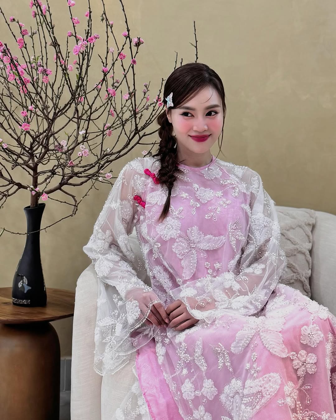 Điểm danh những phụ kiện tóc ‘gây bão’ mùa xuân năm nay- Ảnh 1. Điểm danh những phụ kiện tóc ‘gây bão’ mùa xuân năm nay- Ảnh 1.