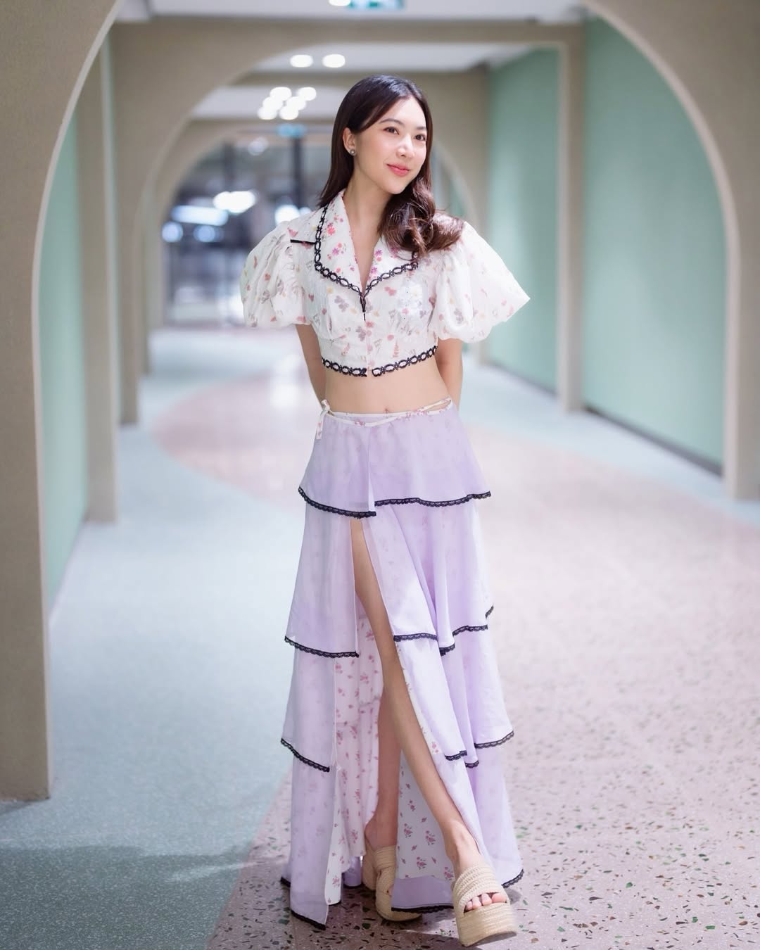 កូរពេញផ្លូវជាមួយនឹងការត្រលប់មកវិញនៃកំពូលដំណាំ - រូបថត 2 ។ Khuấy đảo đường phố với sự trở lại của áo crop top- Ảnh 2.