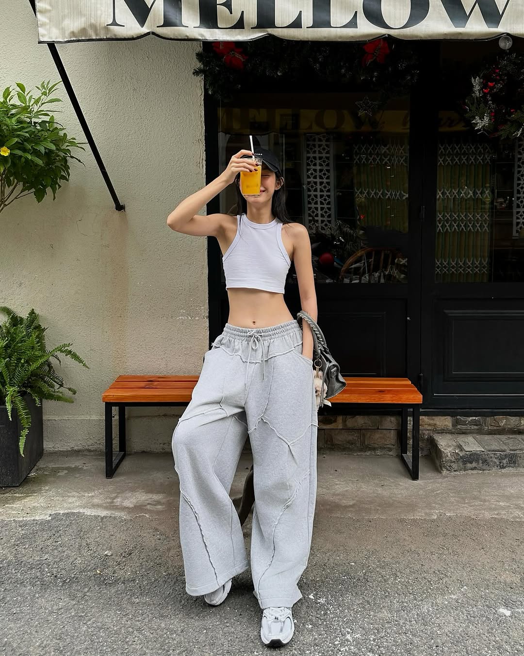 4 jenis celana 'cinta sejati' untuk hari-hari ketika Anda ingin mengubah gaya - Foto 4. 4 kiểu quần ‘chân ái’ cho những ngày muốn thay đổi phong cách- Ảnh 4.