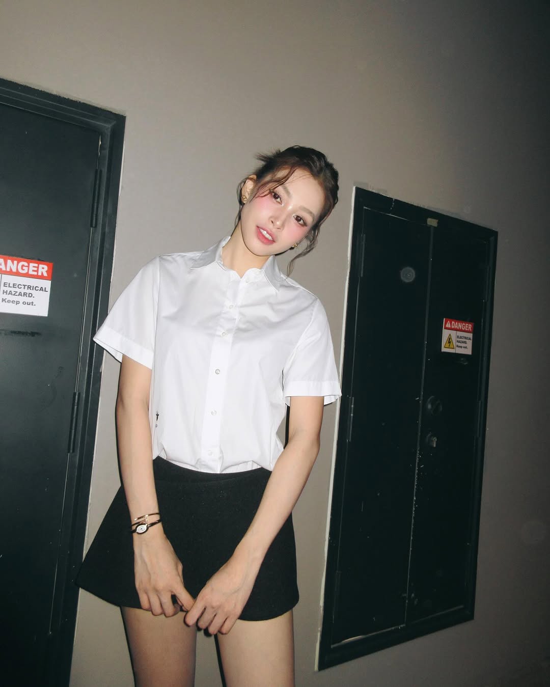 Hvit skjorte, et «nasjonalt» plagg som alle jenter burde ha – bilde 4. Áo sơ mi trắng, món đồ ‘quốc dân’ mà nàng nào cũng nên có- Ảnh 4.