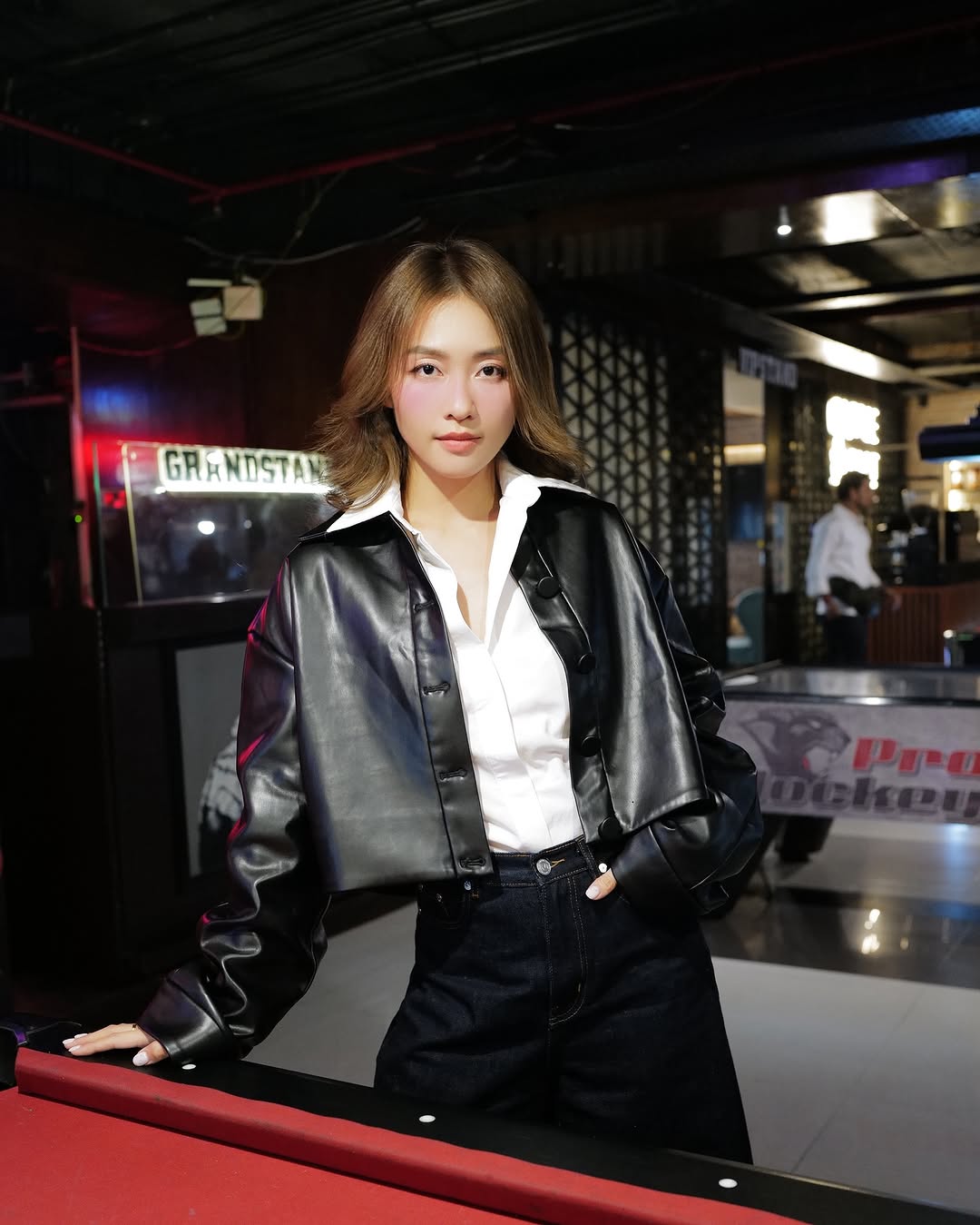 Hvit skjorte, et «nasjonalt» plagg som alle jenter burde ha – bilde 2. Áo sơ mi trắng, món đồ ‘quốc dân’ mà nàng nào cũng nên có- Ảnh 2.