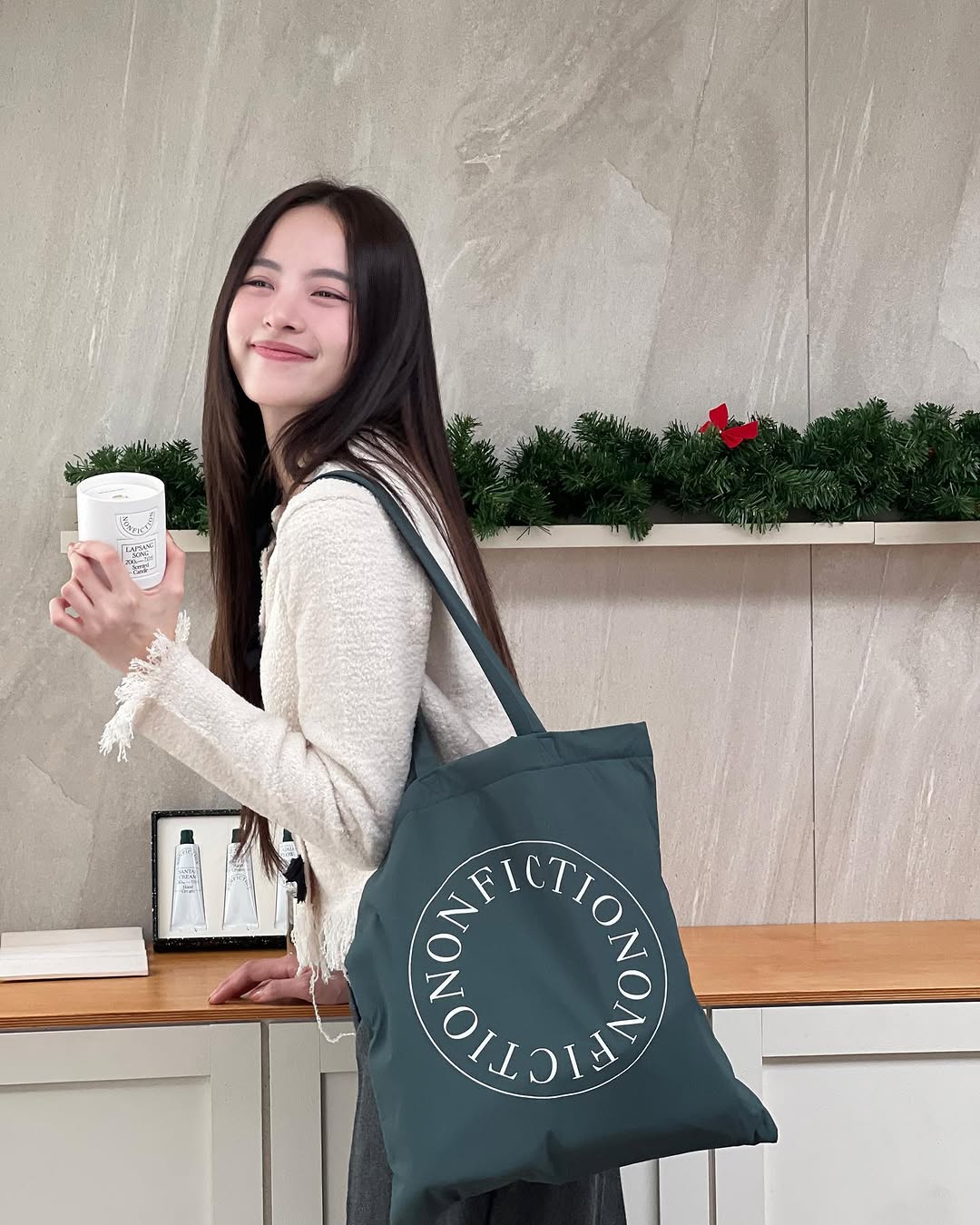 ເປີດເຜີຍກະເປົາຖື 'ອະເນກປະສົງ' ສໍາລັບສາວໆທີ່ມີສະໄຕລ໌ - ຮູບ 7. Bật mí những mẫu túi xách ‘đa năng’ dành cho cô nàng sành điệu- Ảnh 7.