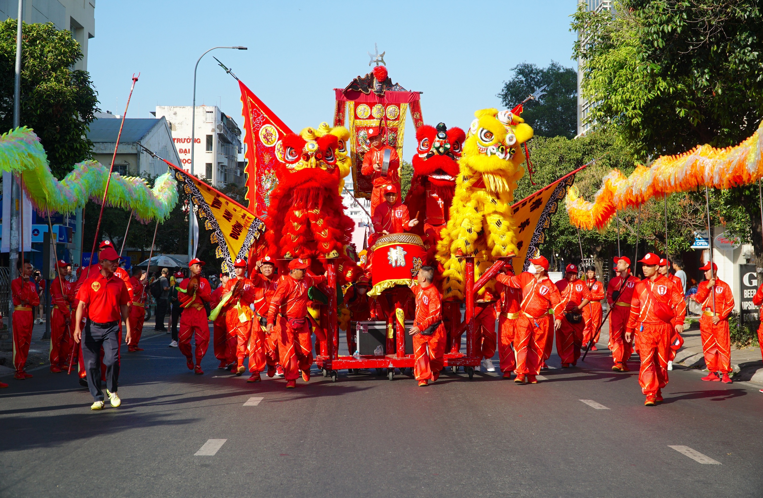 Đông nghẹt người ở Chợ Lớn xem lễ Nghinh Ông Quan Thánh xuất du- Ảnh 3.