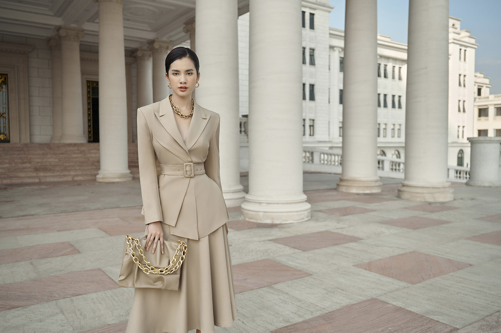 Extrémně cool outfitové kombinace z kanceláře do ulice podle nejnovějších trendů - Foto 1. Phối đồ cực đỉnh từ công sở tới đường phố theo xu hướng mới nhất- Ảnh 1.