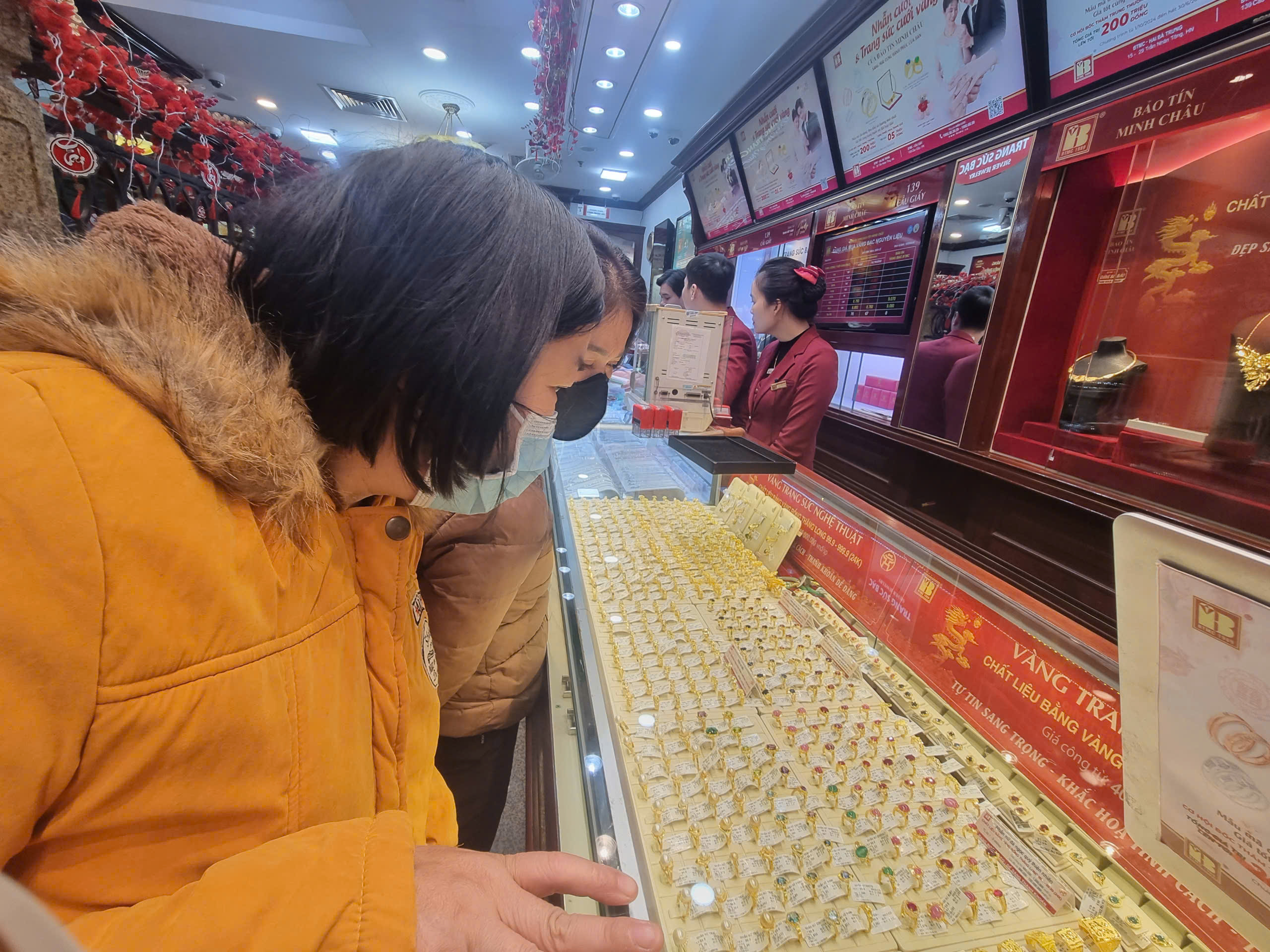 Giá vàng 'nhảy múa', yêu cầu Ngân hàng Nhà nước tăng cường thanh tra- Ảnh 1. Giá vàng 'nhảy múa', yêu cầu Ngân hàng Nhà nước tăng cường thanh tra- Ảnh 1.