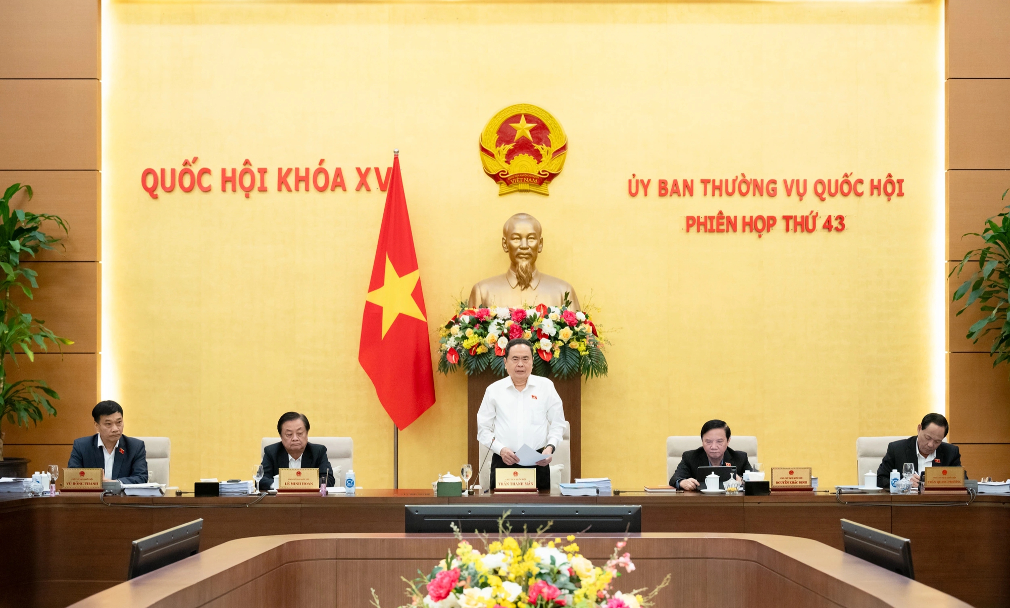 Chủ tịch Quốc hội: T.Ư Đảng, Quốc hội họp sớm về sáp nhập tỉnh, bỏ cấp huyện- Ảnh 2.