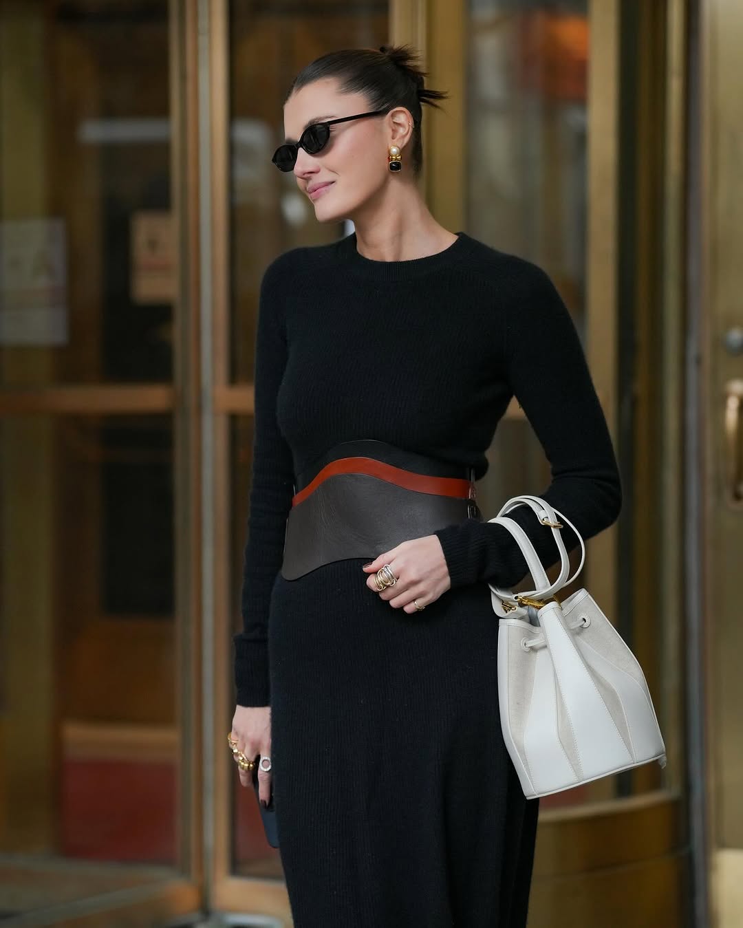 5 looks modernos para uma cintura fina - Foto 6. 5 bộ trang phục thời thượng để có vòng eo nhỏ nhắn- Ảnh 6.