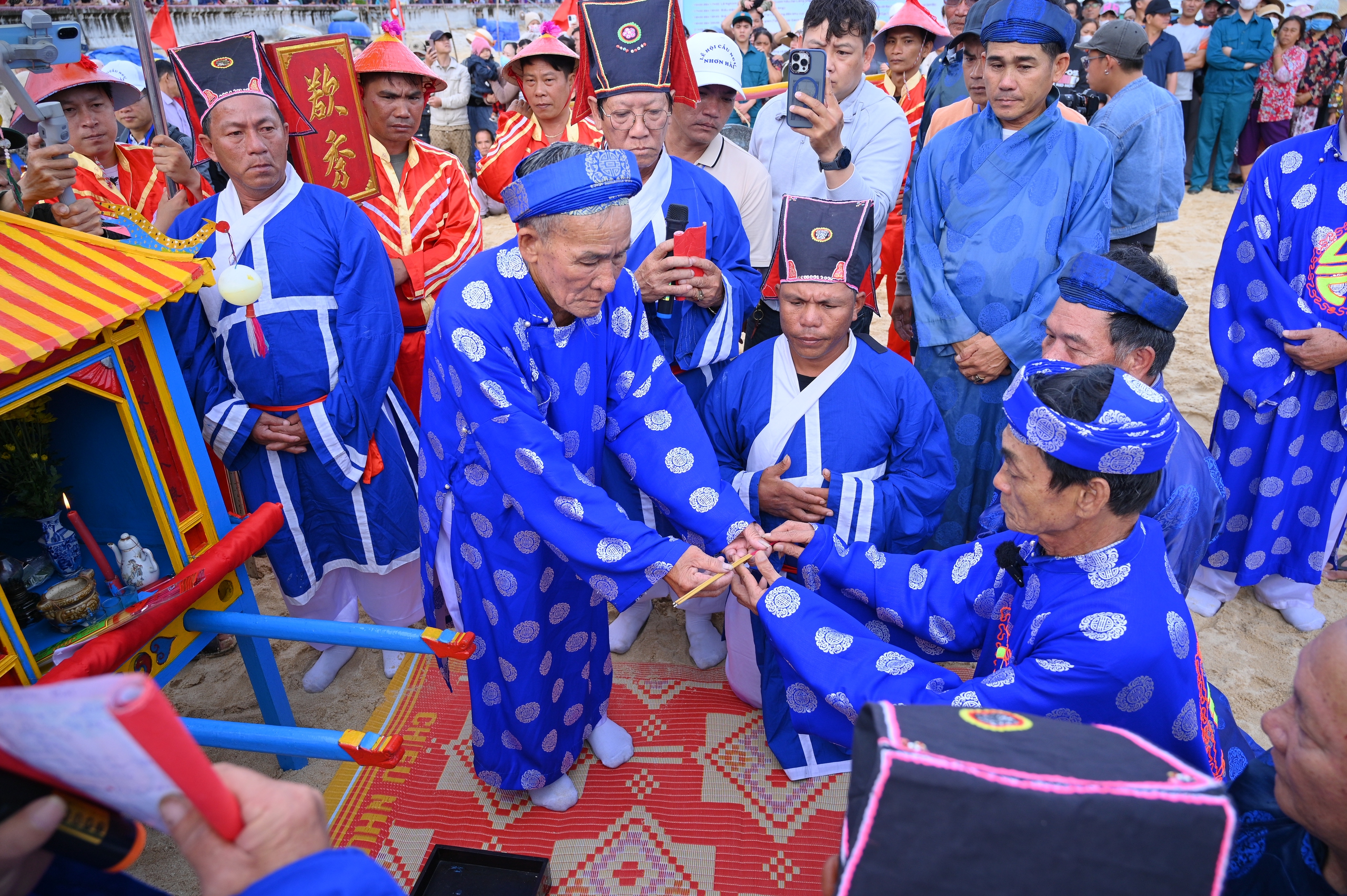 Lễ hội cầu ngư ở làng chài cổ khiến du khách không muốn về- Ảnh 4.