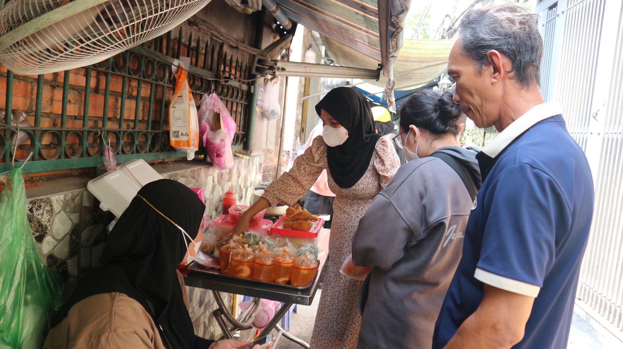 Khám phá khu chợ ẩm thực Hồi giáo độc đáo tại TP . HCM trong tháng Ramadan - Ảnh 6.