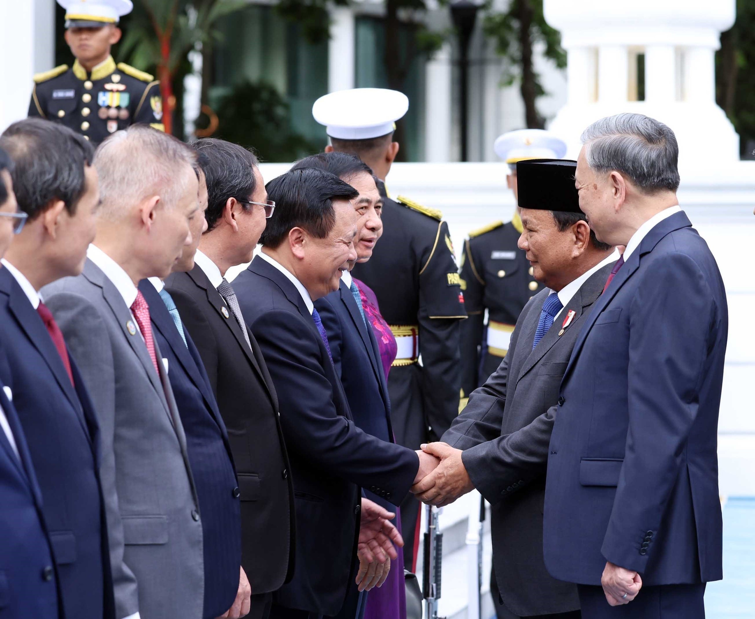 Indonesia bắn 21 phát đại bác trong lễ đón chính thức Tổng Bí thư Tô Lâm- Ảnh 3.