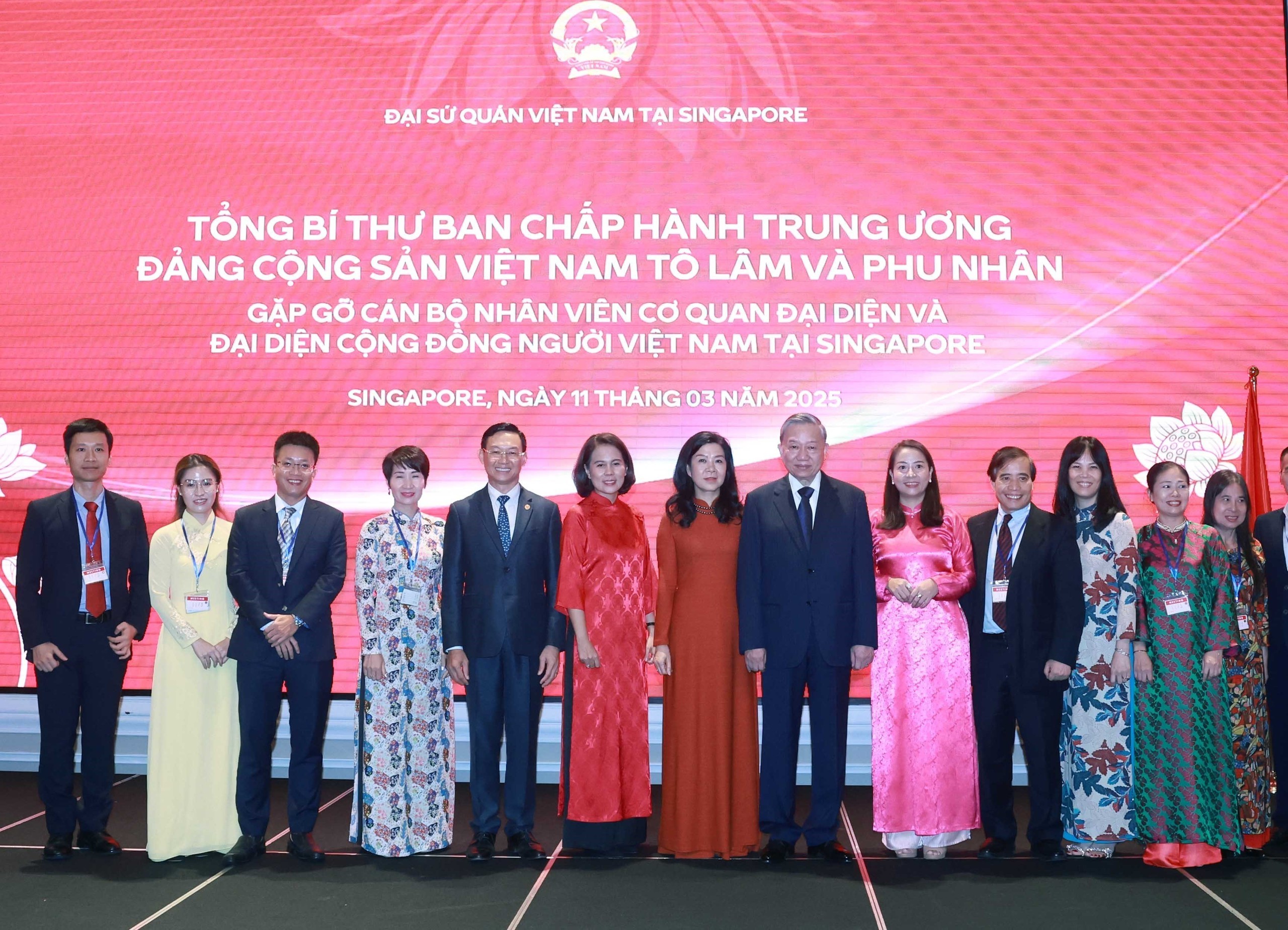 Tổng Bí thư Tô Lâm gặp gỡ cộng đồng người Việt Nam tại Singapore