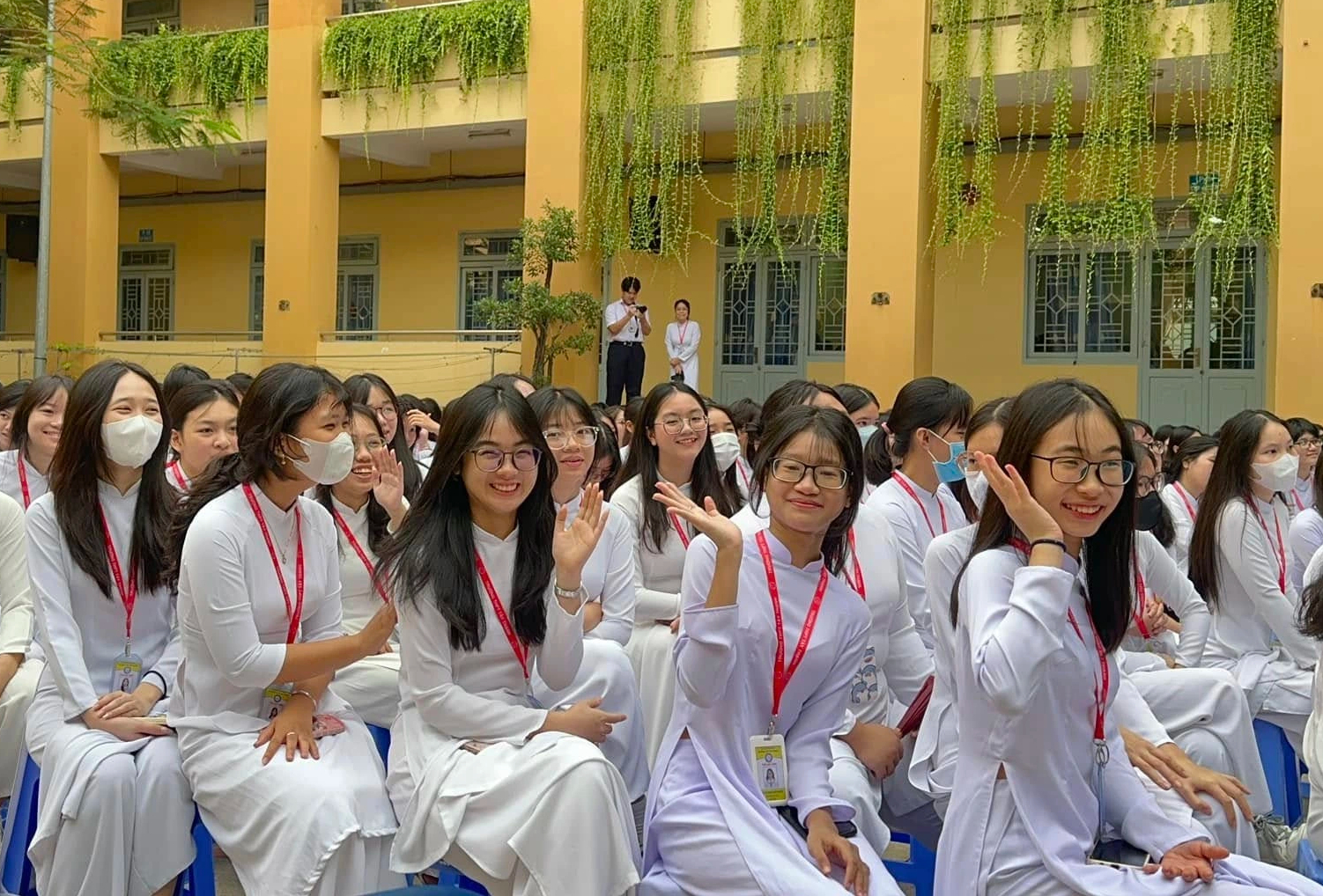 សេចក្តីណែនាំបន្ទាន់របស់ប្រធានមន្ទីរអប់រំ និងបណ្តុះបណ្តាលទីក្រុងហូជីមិញ ស្តីពីការប្រឡងថ្នាក់ទី១០ និងការប្រឡងសញ្ញាបត្រមធ្យមសិក្សាទុតិយភូមិ - រូបថត ១. Chỉ đạo nóng của Giám đốc Sở GD-ĐT TP.HCM về thi lớp 10, thi tốt nghiệp THPT- Ảnh 1.