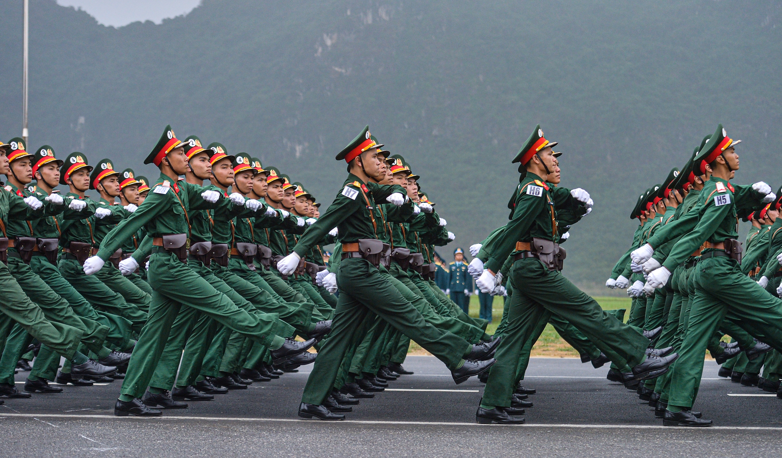 Special flag in the training session to celebrate the 50th anniversary of national reunification - Photo 17. Lá cờ đặc biệt trong buổi hợp luyện kỷ niệm 50 năm thống nhất đất nước- Ảnh 17.