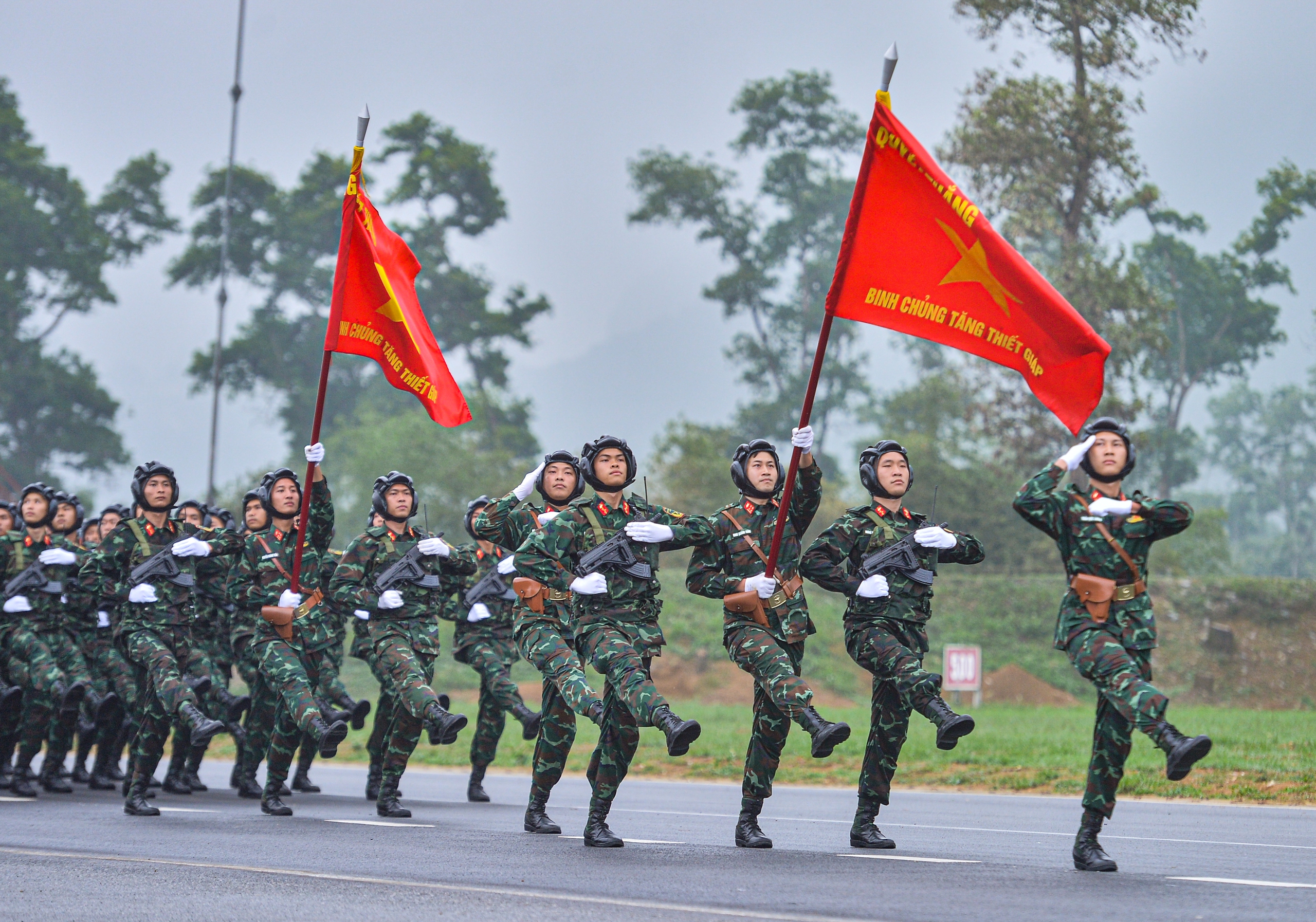 Special flag in the training session to celebrate the 50th anniversary of national reunification - Photo 26. Lá cờ đặc biệt trong buổi hợp luyện kỷ niệm 50 năm thống nhất đất nước- Ảnh 26.