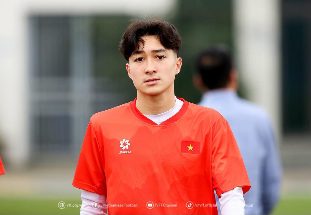 Z vietnamského týmu do 17 let byli vyřazeni vietnamští hráči nizozemského původu ze zahraničí a další 3 hráči - Foto 1. Việt kiều gốc Hà Lan và 3 cầu thủ khác bị loại khỏi U.17 Việt Nam - Ảnh 1.