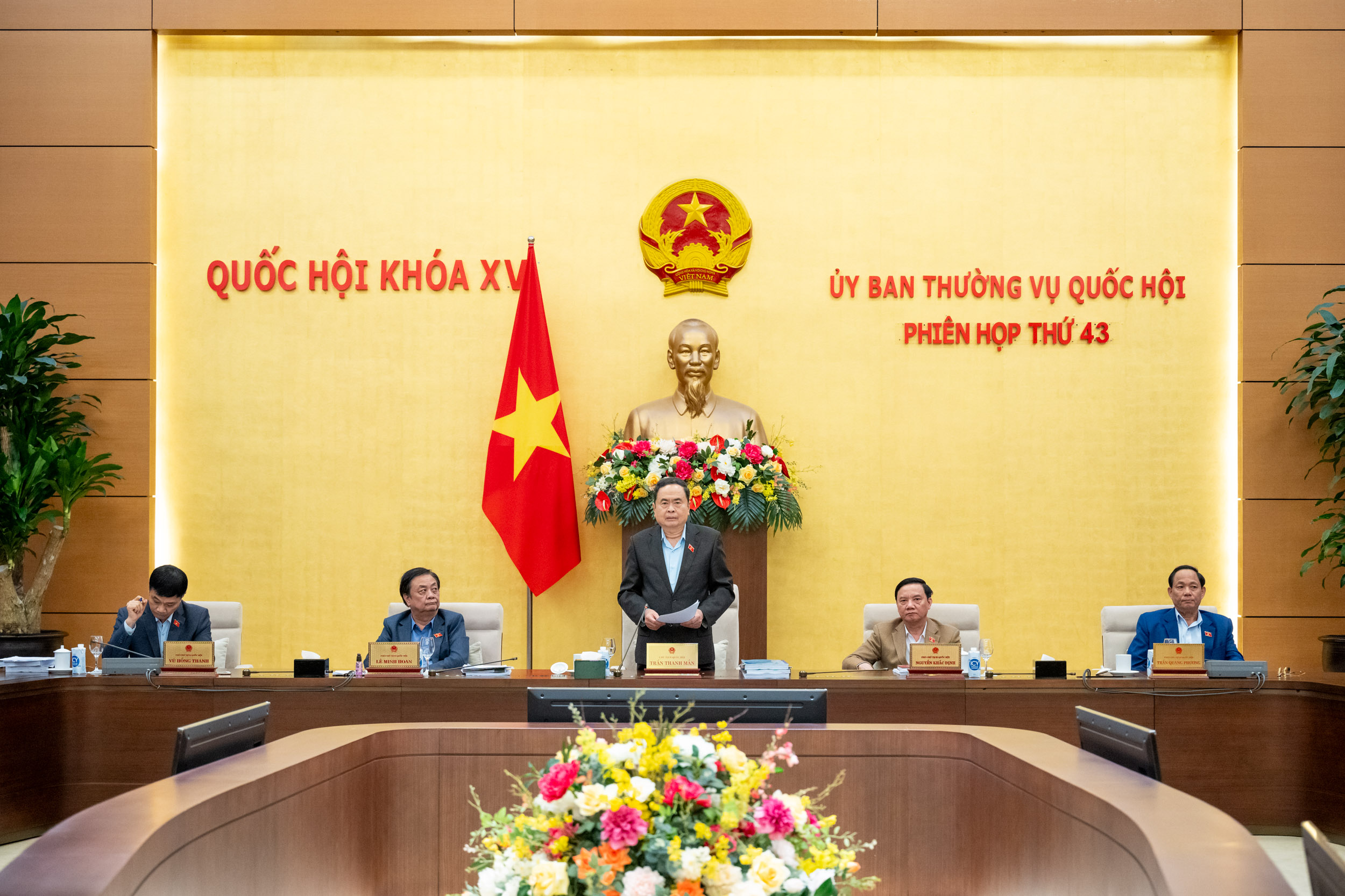 Thường vụ Quốc hội cho ý kiến sửa Hiến pháp, hướng dẫn sáp nhập tỉnh, xã- Ảnh 1.