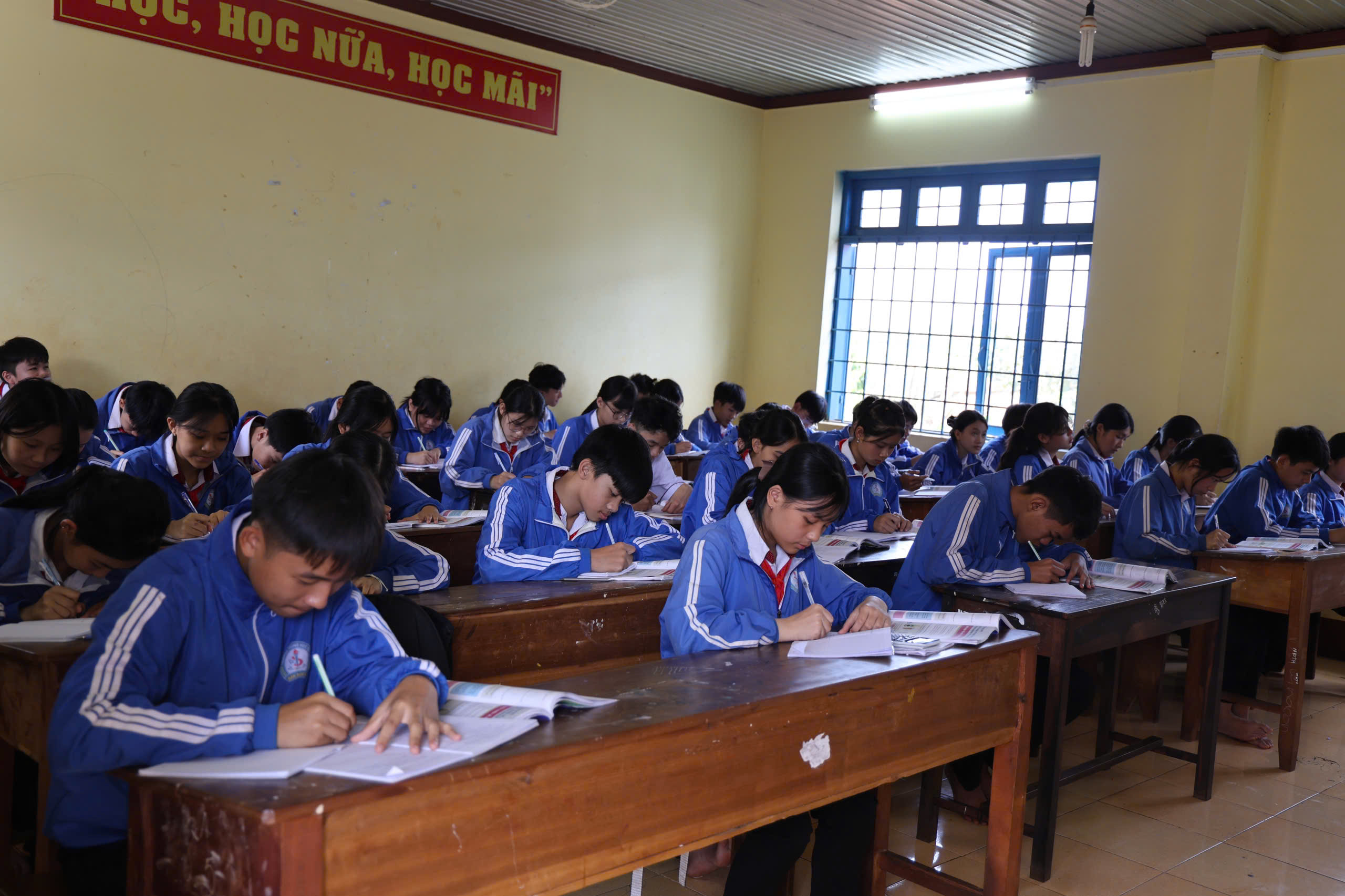 Đắk Nông thí điểm tổ chức thi tuyển vào lớp 10- Ảnh 1.