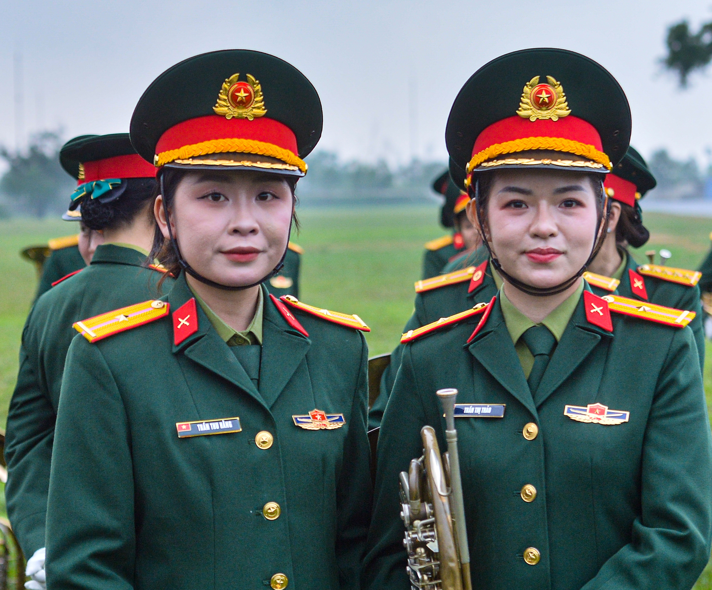 Hermosa cabo femenina en las filas de los líderes de bloque del ejército marchando y marchando - Foto 14. Nữ hạ sĩ xinh đẹp trong hàng ngũ khối trưởng quân đội diễu binh, diễu hành- Ảnh 14.