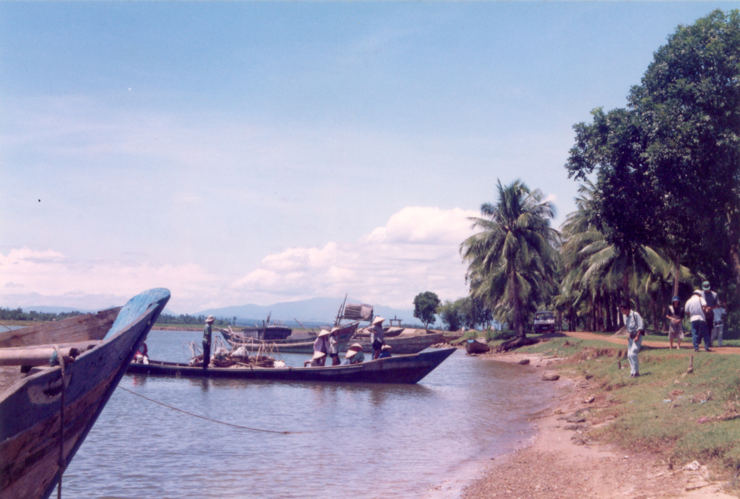Những cửa biển huyền thọai miền Trung và ký ức lịch sử - Ảnh 2. Những cửa biển huyền thọai miền Trung và ký ức lịch sử - Ảnh 2.