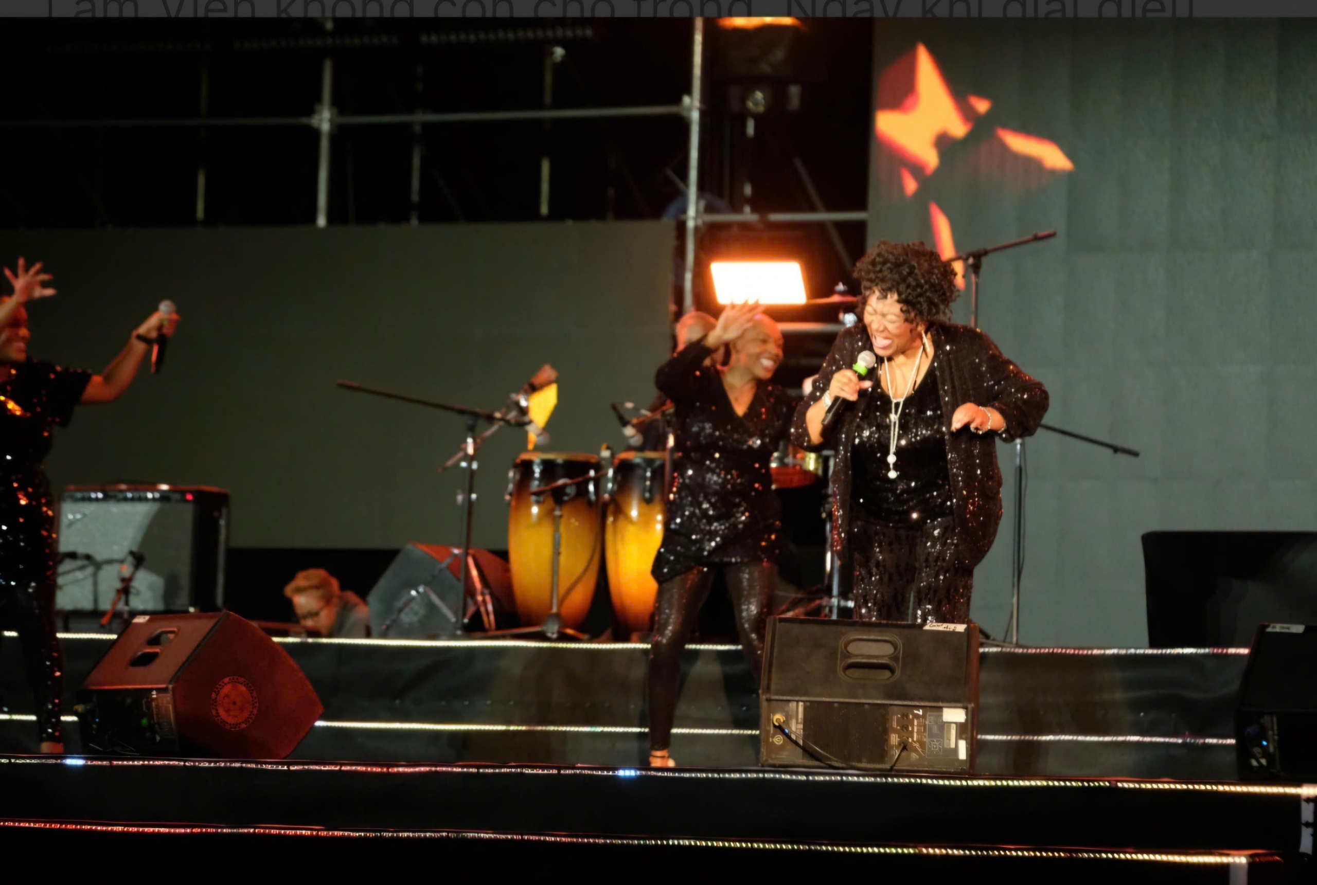 La légende du saxophone Kenny G ne peut pas se produire dans la ville de montagne de Da Lat - Photo 2. Huyền thoại Saxophone Kenny G chưa thể biểu diễn tại phố núi Đà Lạt- Ảnh 2.