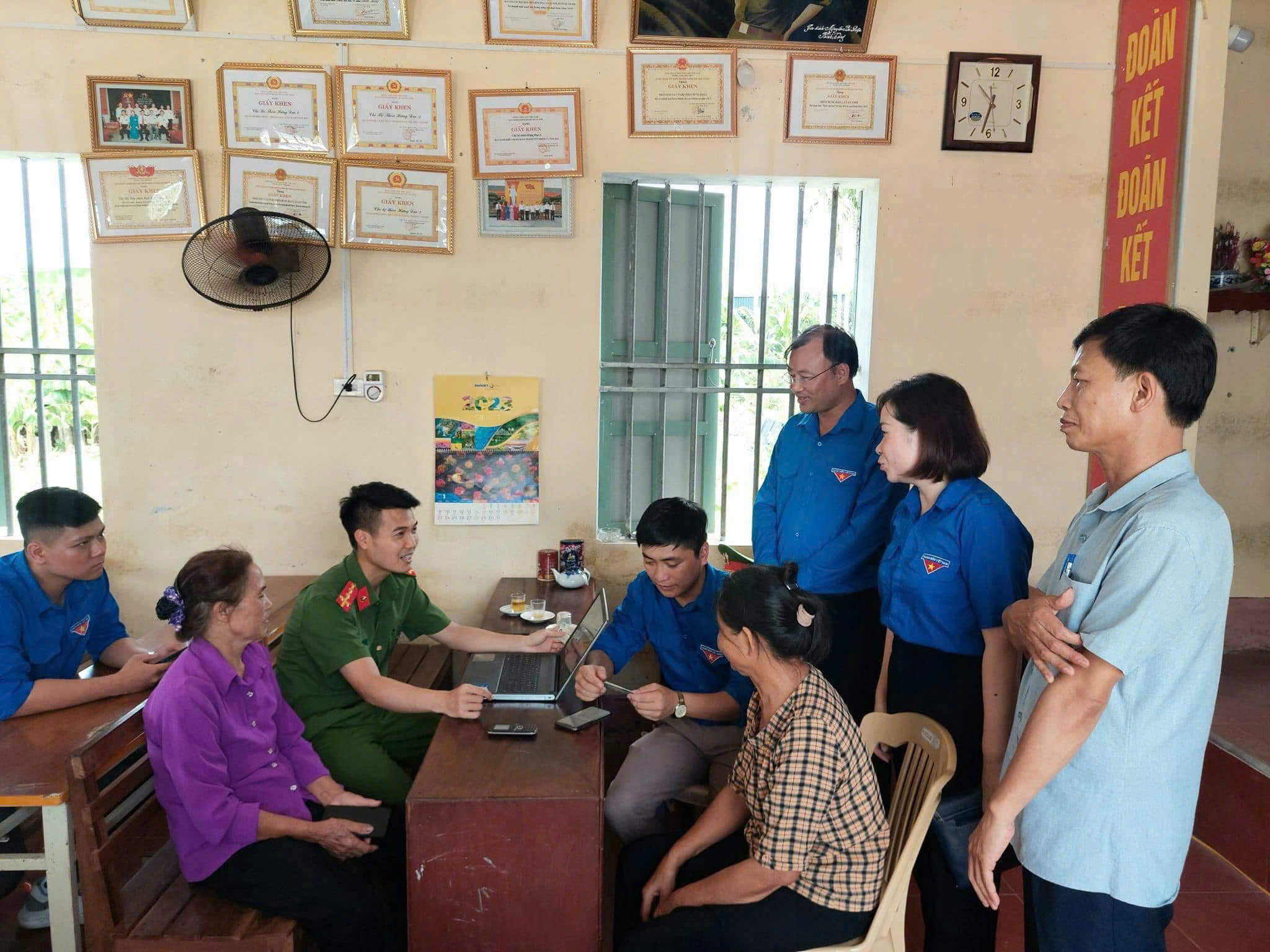 Phong trào “Bình dân học vụ số”: Giúp dân tránh bị lừa đảo trên mạng xã ...