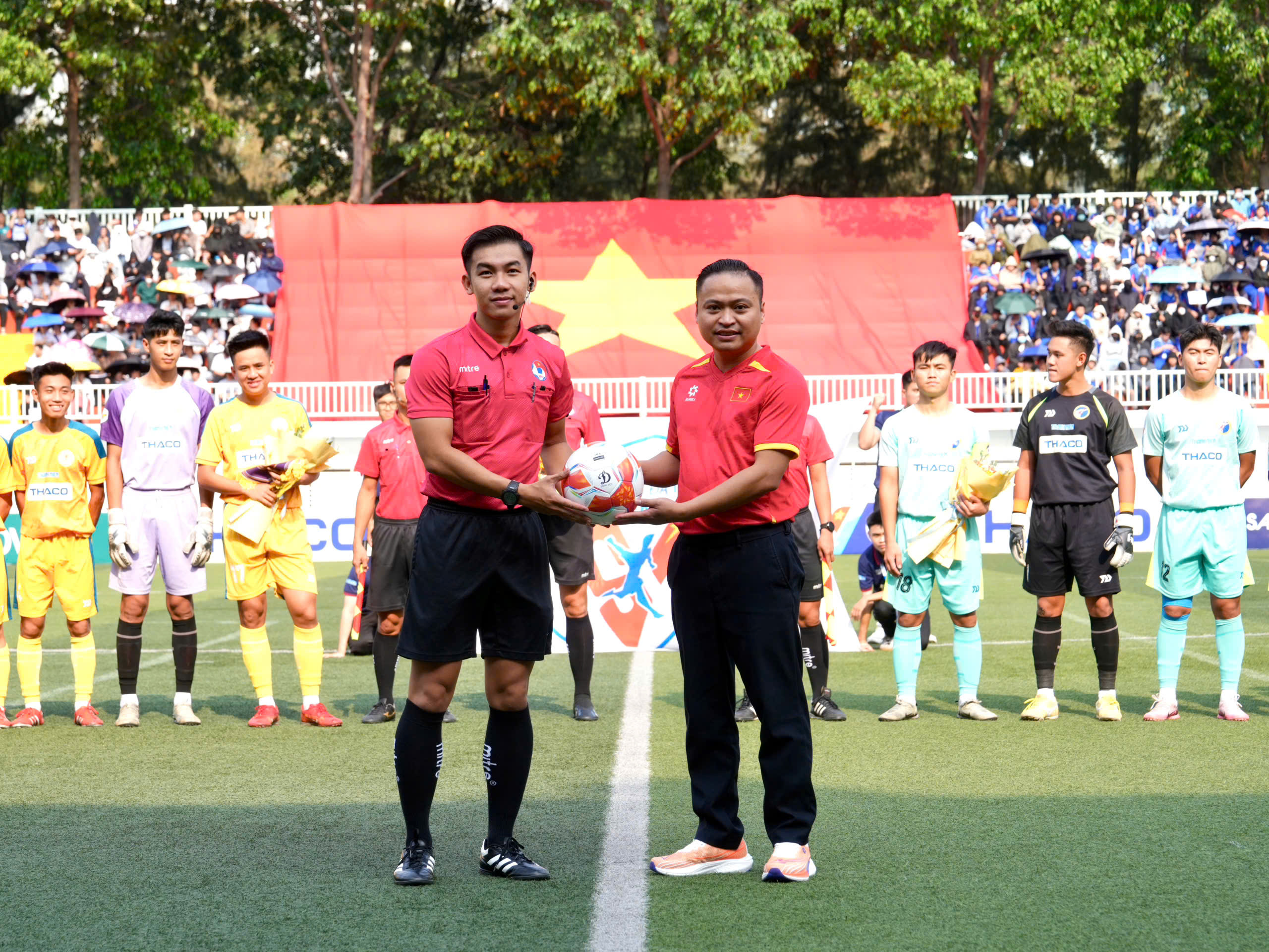 Rực lửa chung kết TNSV THACO cup 2025: Vinh quang không chỉ dành riêng ...