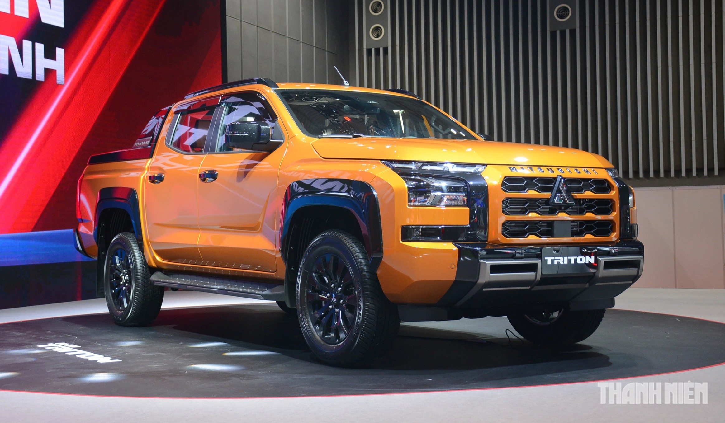 Xe bán tải sụt giảm doanh số, Ford Ranger đòi lại ngôi đầu từ tay Toyota Hilux - Ảnh 2.