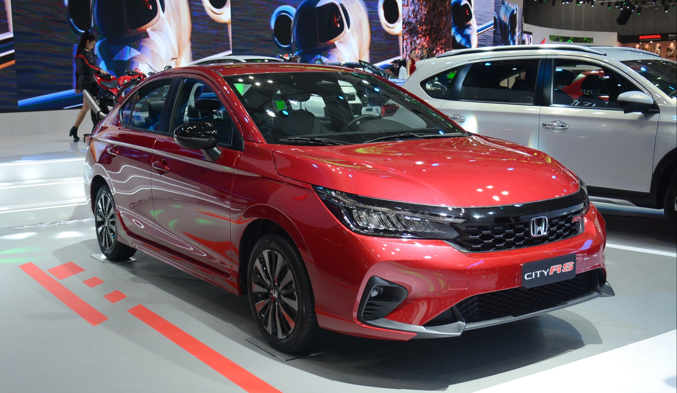 10 ô tô động cơ xăng, dầu bán chạy nhất tháng 8.2025: Xe Toyota áp đảo - Ảnh 3.