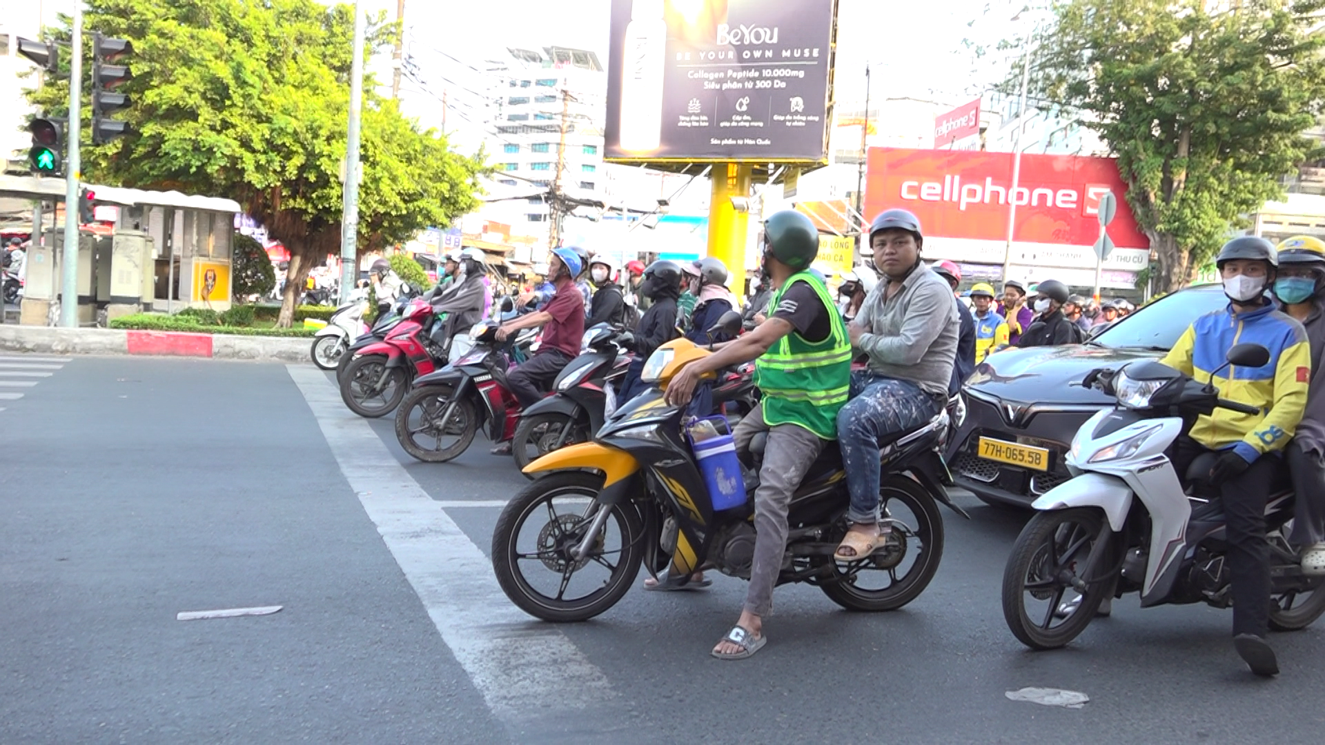 Sau hai tháng triển khai Nghị định 168: người dân thấy 'yên tâm hơn' khi lưu thông - Ảnh 1.