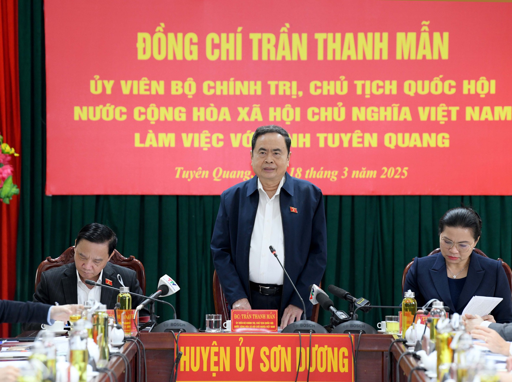 Tạo đà cho Tuyên Quang phát triển với chuyển đổi số và các nghị quyết mới - Ảnh 1.