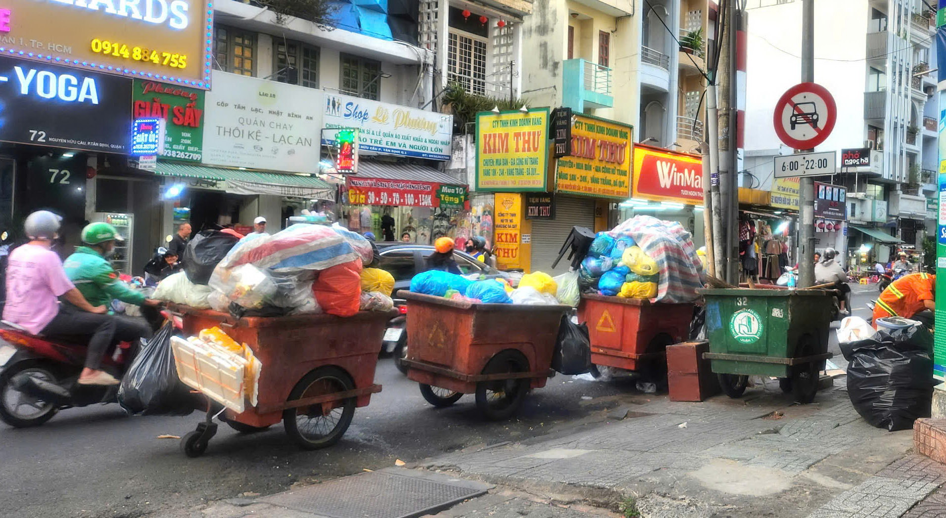 Bức xúc vì điểm tập kết rác gây ô nhiễm môi trường - Ảnh 1.
