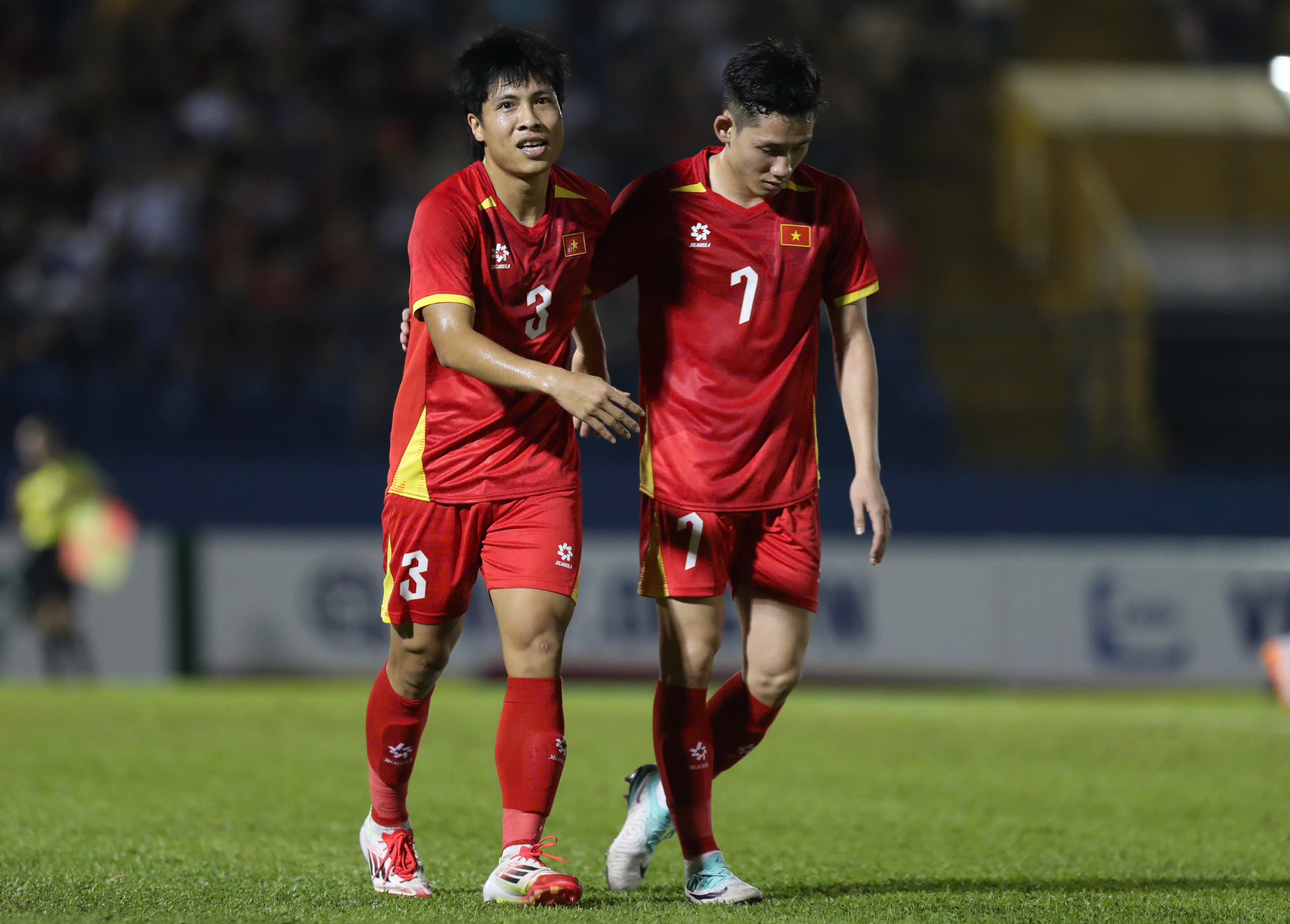 Hàng công đội tuyển Việt Nam quá... mong manh, HLV Kim Sang-sik cần hành động!- Ảnh 1. Hàng công đội tuyển Việt Nam quá... mong manh, HLV Kim Sang-sik cần hành động!- Ảnh 1.