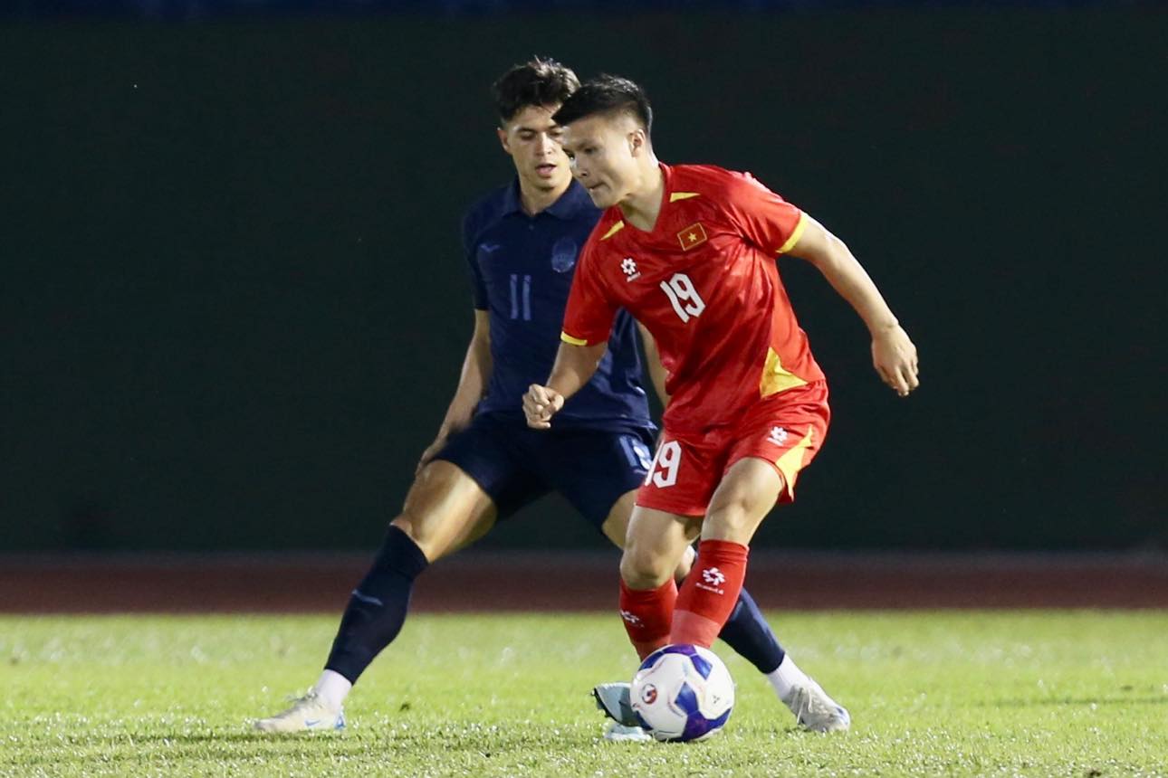 Đội tuyển Việt Nam phiên bản cực khác lạ so với AFF Cup: Mừng vui lẫn lộn!
- Ảnh 1. Đội tuyển Việt Nam phiên bản cực khác lạ so với AFF Cup: Mừng vui lẫn lộn!
- Ảnh 1.