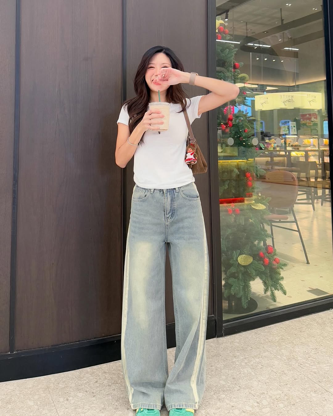 4 perfect outfit formulas for your 'lazy' days - Photo 2. 4 công thức phối đồ hoàn hảo cho những ngày ‘lười’ của nàng- Ảnh 2.