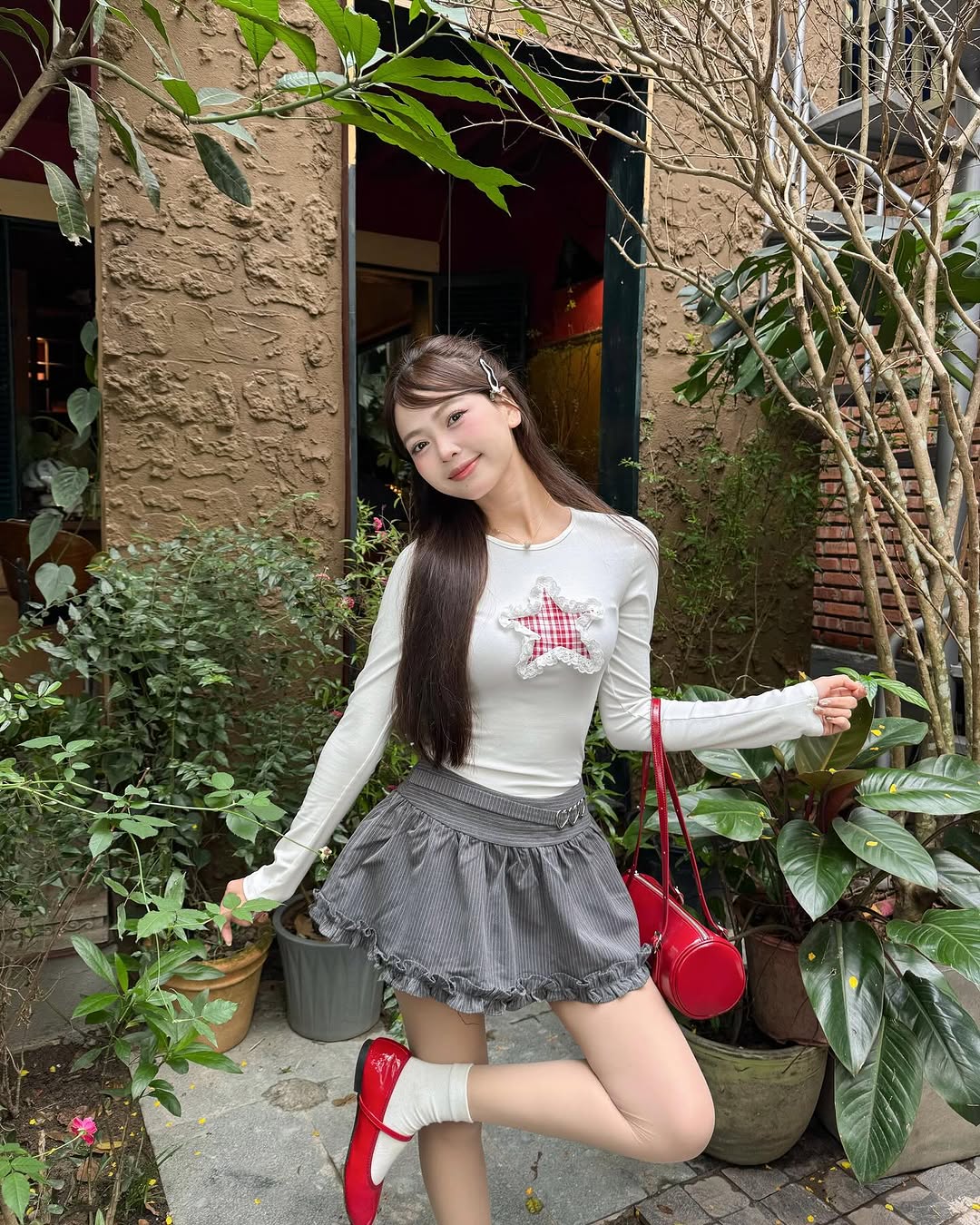 4 perfect outfit formulas for your 'lazy' days - Photo 3. 4 công thức phối đồ hoàn hảo cho những ngày ‘lười’ của nàng- Ảnh 3.