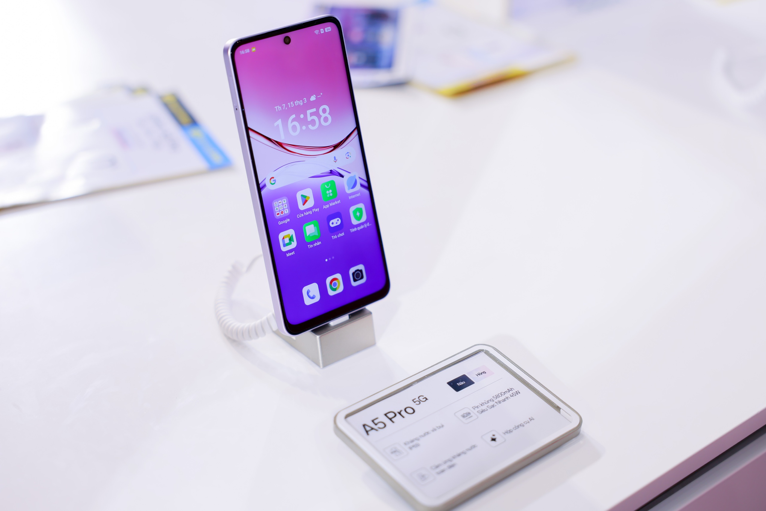 ‘Vua độ bền’ OPPO A5 khuấy đảo AEON Mall Hà Đông- Ảnh 5. ‘Vua độ bền’ OPPO A5 khuấy đảo AEON Mall Hà Đông- Ảnh 5.