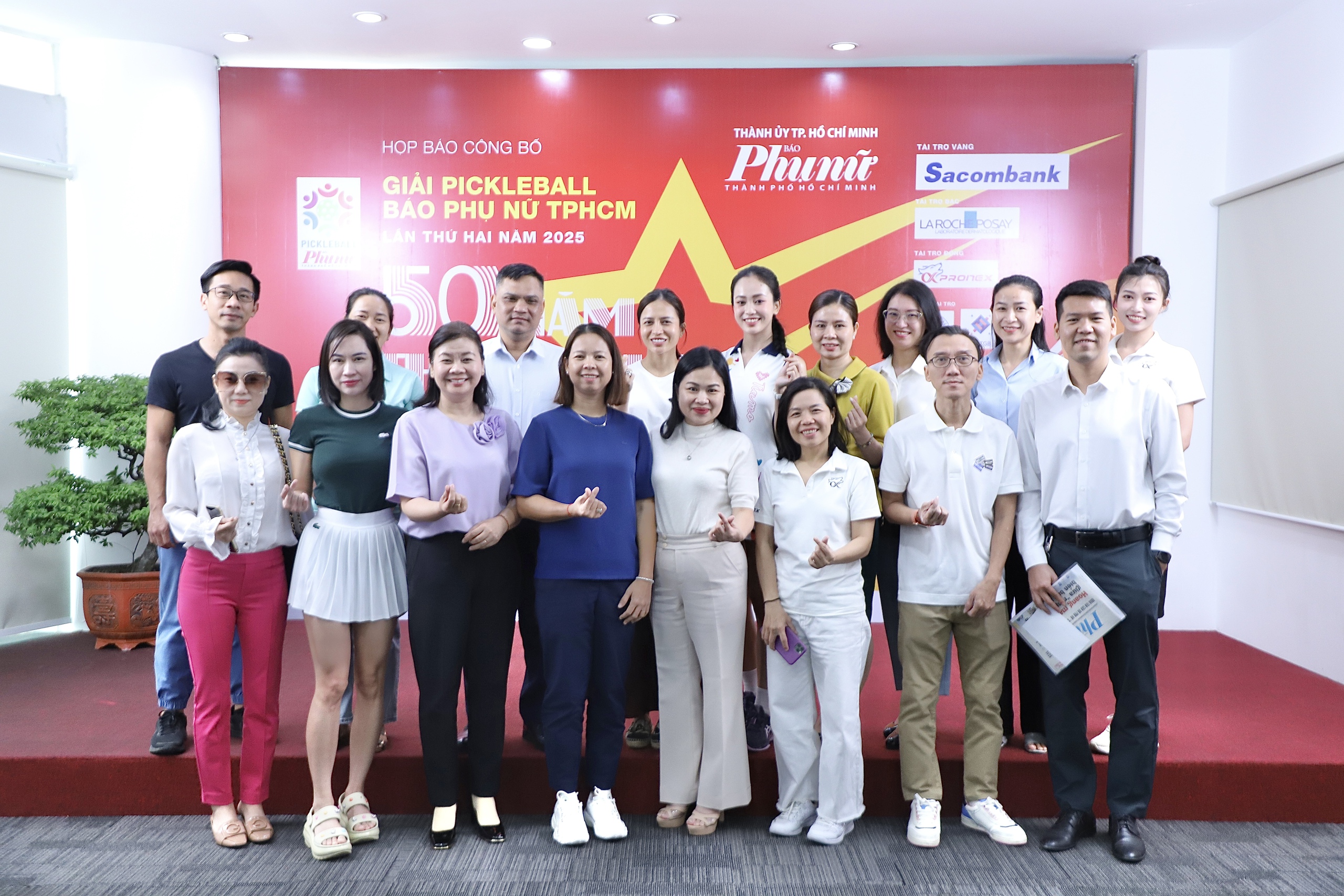Ho Chi Minh City Women's Newspaper organizes pickleball tournament '50 years of national reunification' - Photo 2. Báo Phụ nữ TPHCM tổ chức giải pickleball '50 năm thống nhất non sông'- Ảnh 2.