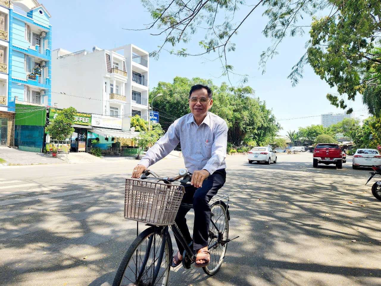 Học tập suốt đời: Cụ ông U.80 lấy bằng tiến sĩ, miệt mài dạy học- Ảnh 1. Học tập suốt đời: Cụ ông U.80 lấy bằng tiến sĩ, miệt mài dạy học- Ảnh 1.