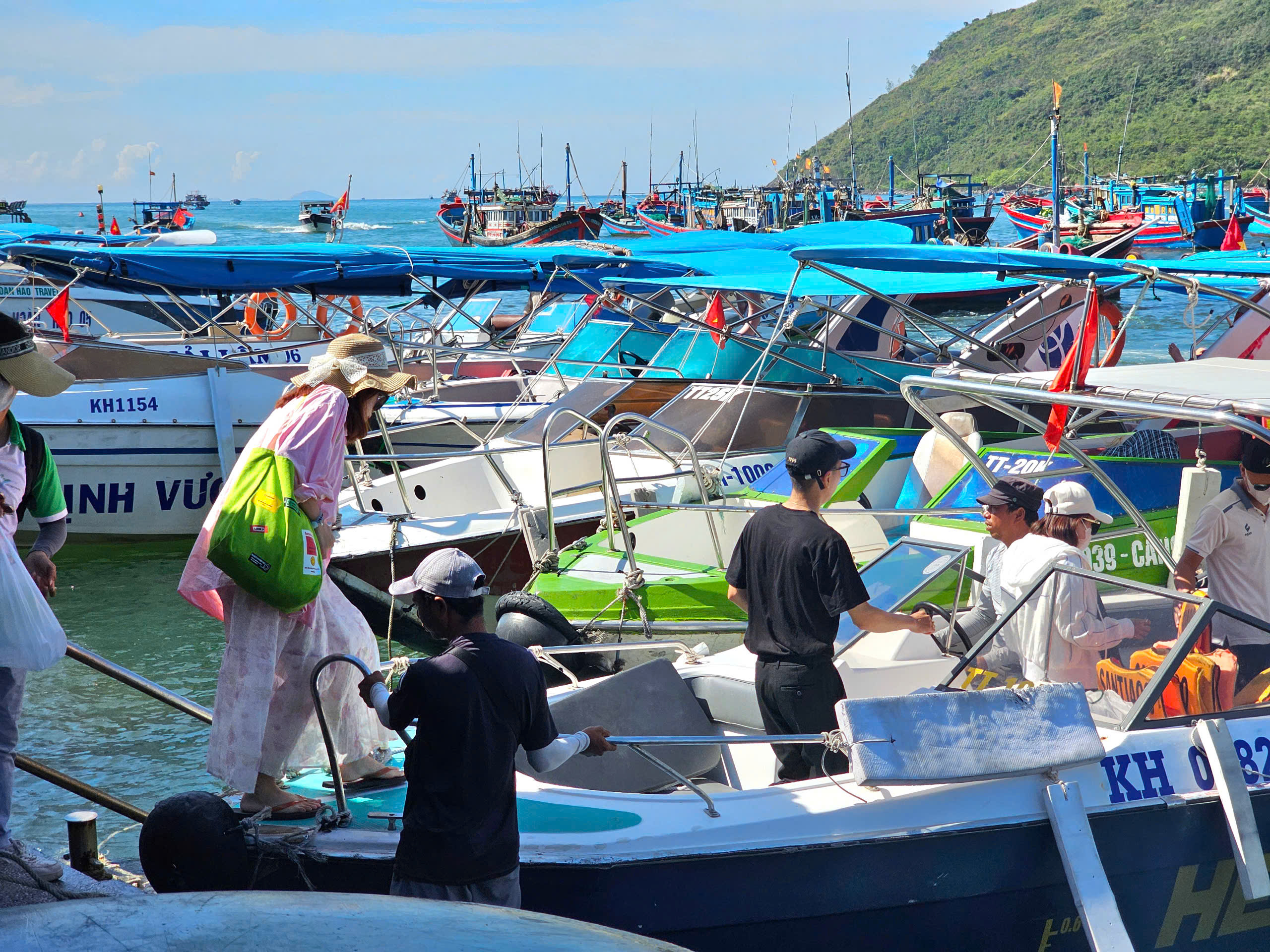 Khánh hòa tái thu phí tham quan vịnh Nha Trang với nhiều ưu đãi hấp dẫn - Ảnh 2. Khánh hòa tái thu phí tham quan vịnh Nha Trang với nhiều ưu đãi hấp dẫn - Ảnh 2.