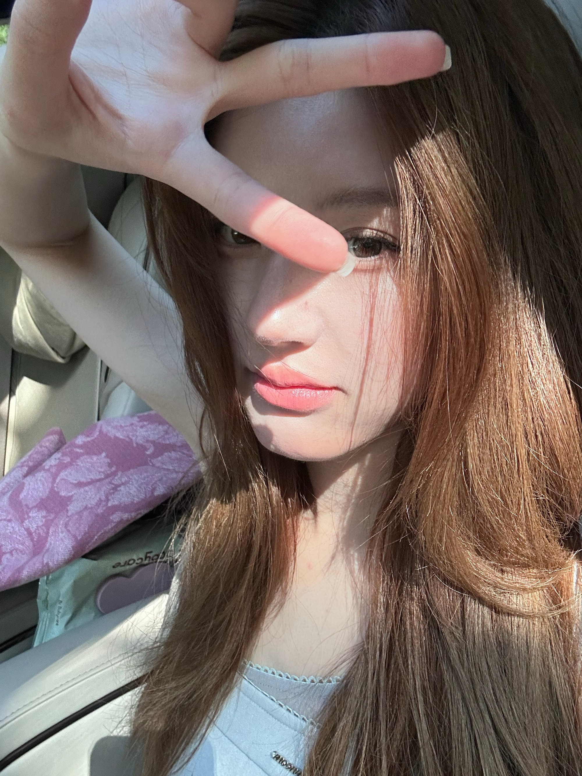 Triệu Lộ Tư gây chú ý với loạt hành động khi tái xuất sau bệnh - Ảnh 1.