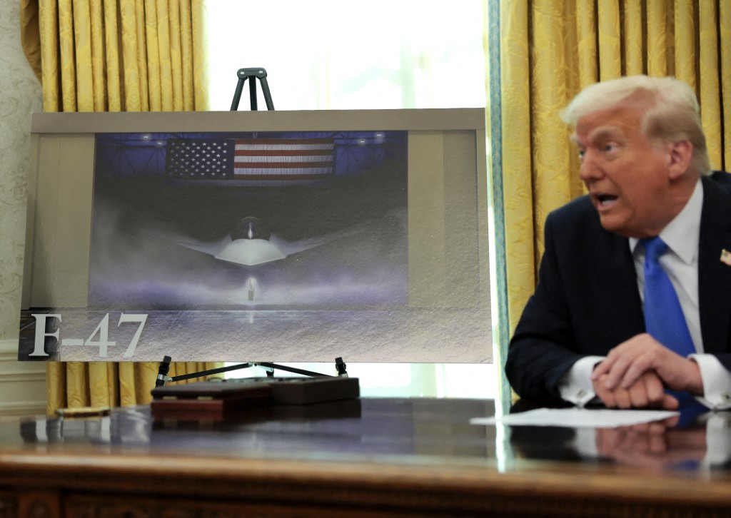 Tổng thống Trump giao Boeing sản xuất tiêm kích thế hệ thứ sáu F - 47 - Ảnh 1. Tổng thống Trump giao Boeing sản xuất tiêm kích thế hệ thứ sáu F - 47 - Ảnh 1.