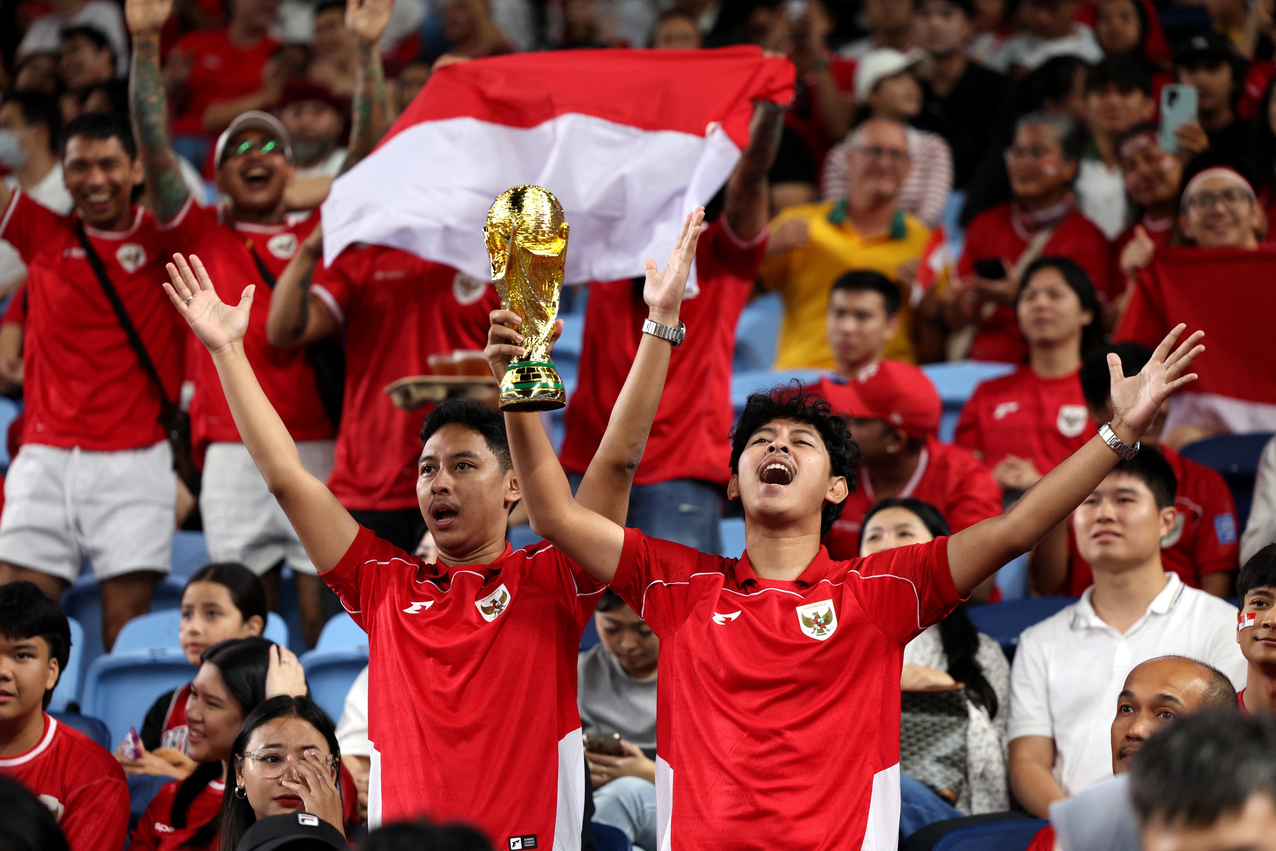 CĐV Indonesia nổi giận, HLV Kluivert thề sẽ thắng Bahrain: Chủ tịch PSSI lên tiếng- Ảnh 2. CĐV Indonesia nổi giận, HLV Kluivert thề sẽ thắng Bahrain: Chủ tịch PSSI lên tiếng- Ảnh 2.